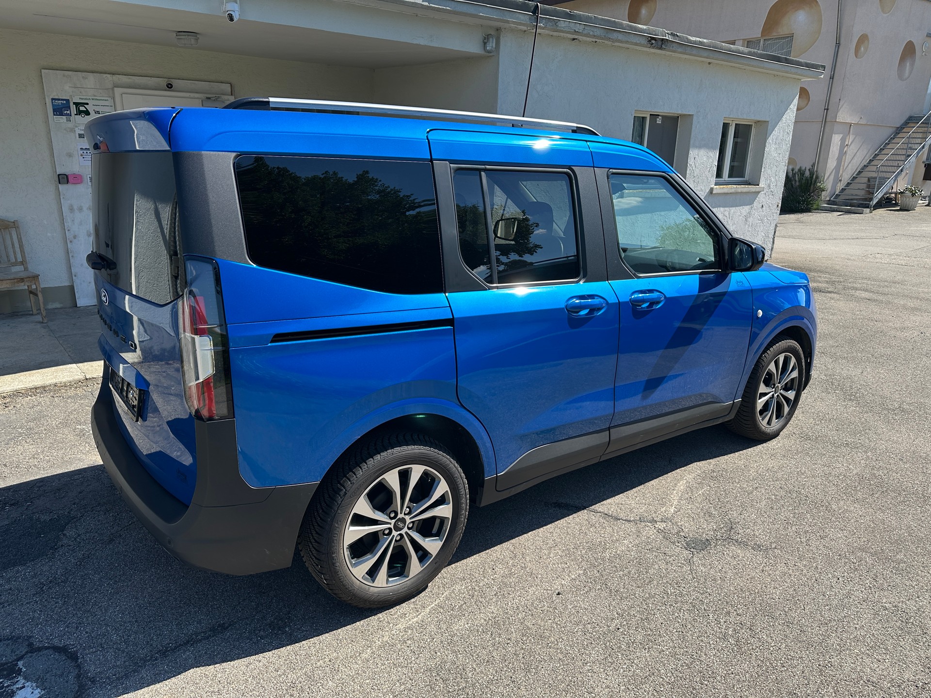 FORD Tourneo Courier 1.0 EcoBoost Titanium Automat-image-3