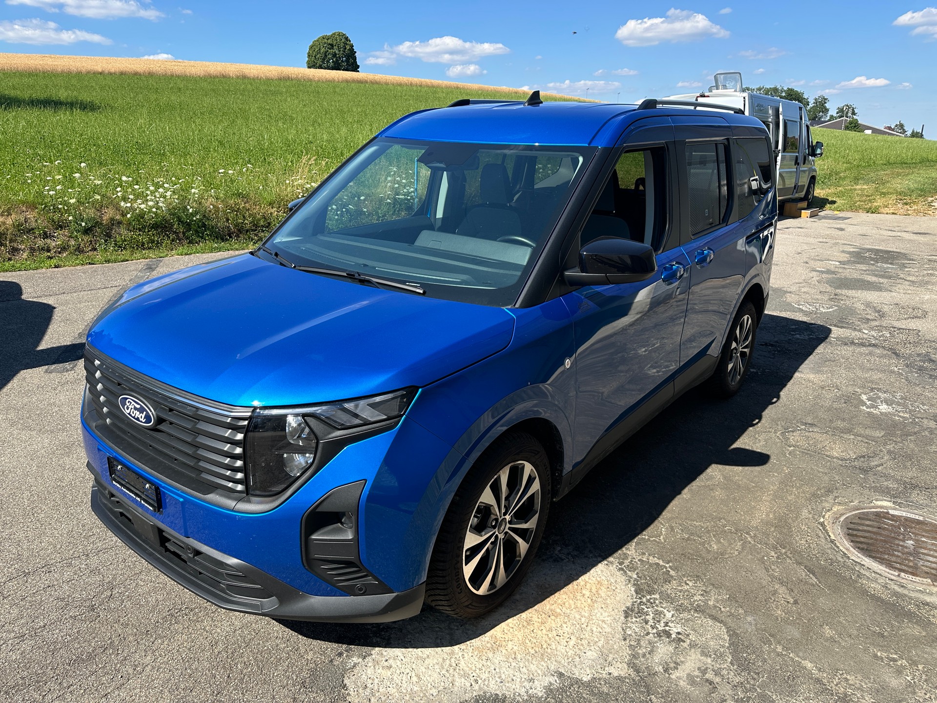 FORD Tourneo Courier 1.0 EcoBoost Titanium Automat-image-0