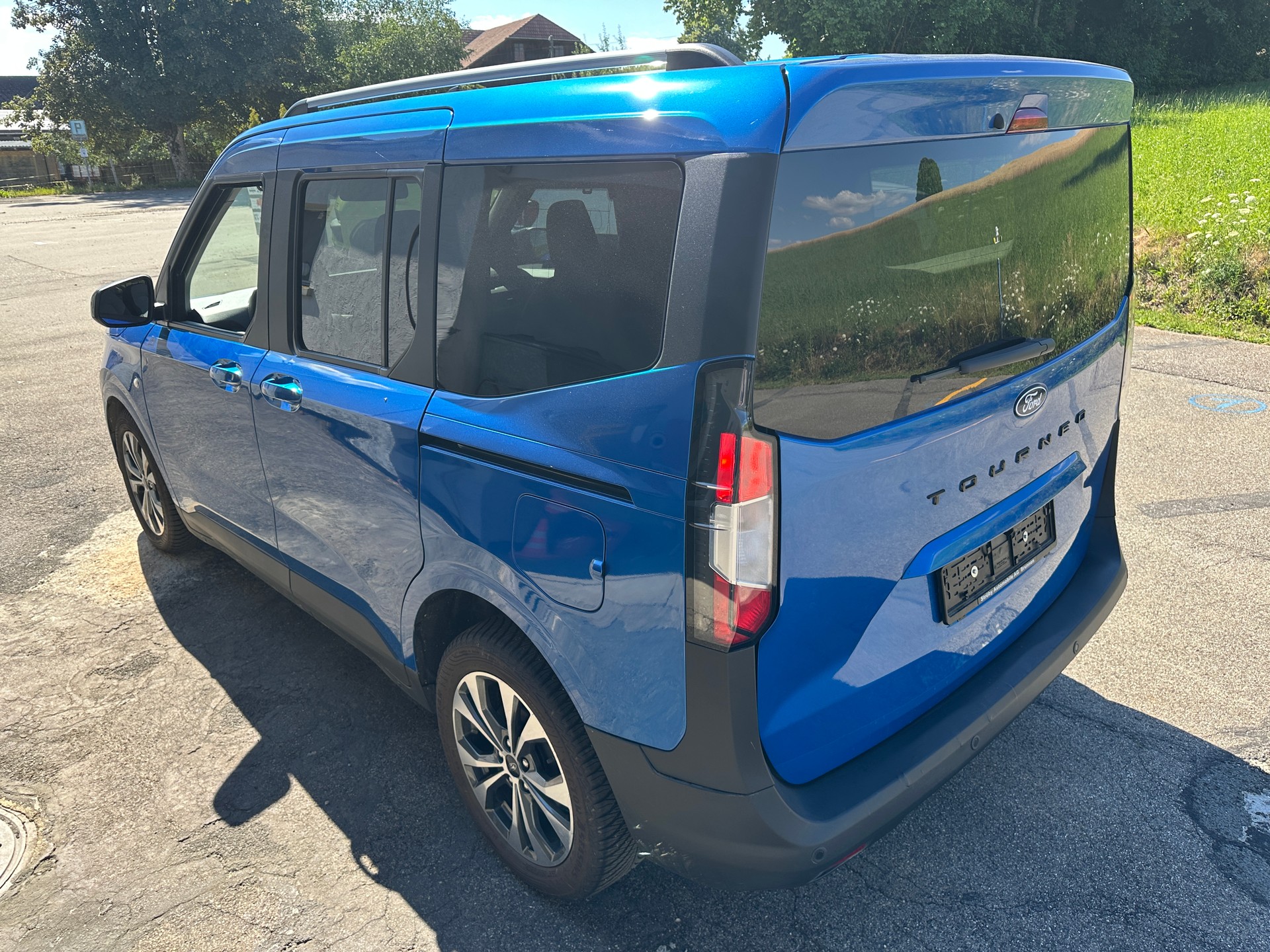 FORD Tourneo Courier 1.0 EcoBoost Titanium Automat-image-4