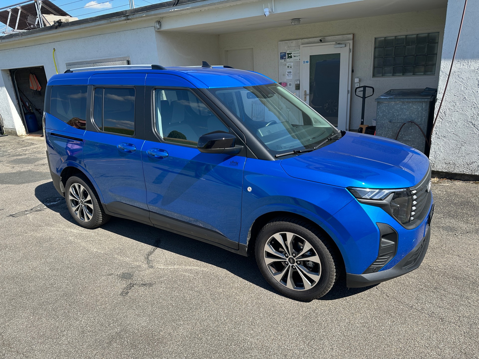 FORD Tourneo Courier 1.0 EcoBoost Titanium Automat-image-2