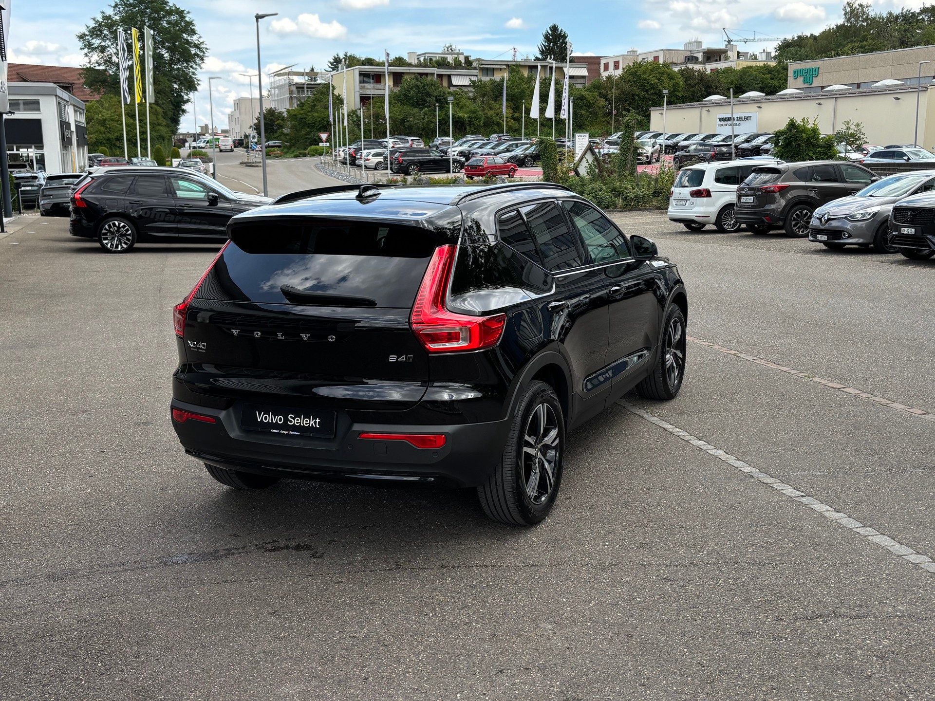 VOLVO XC40 2.0 B4 MH Plus Dark AWD-image-5