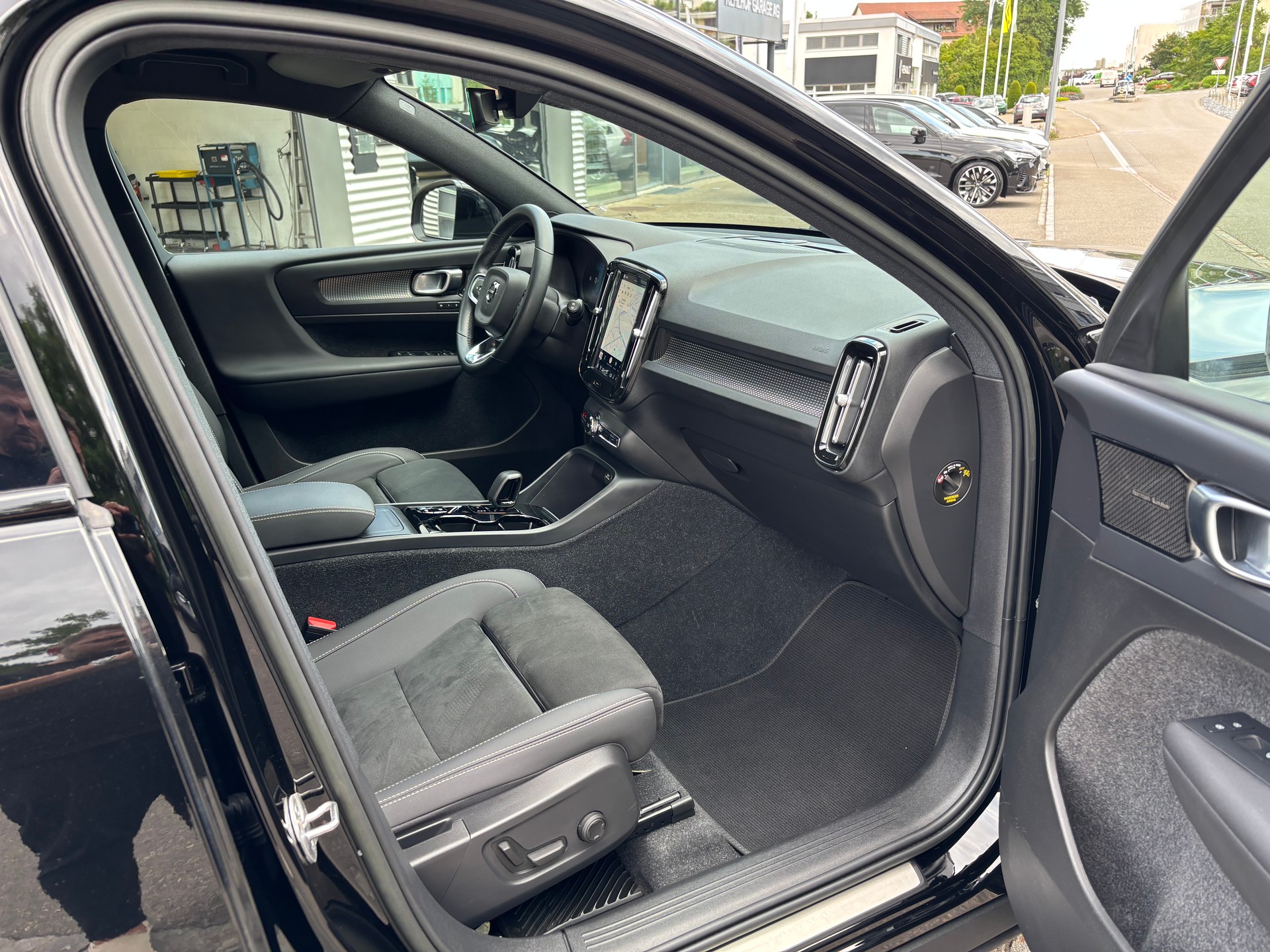 VOLVO XC40 2.0 B4 MH Plus Dark AWD-image-6