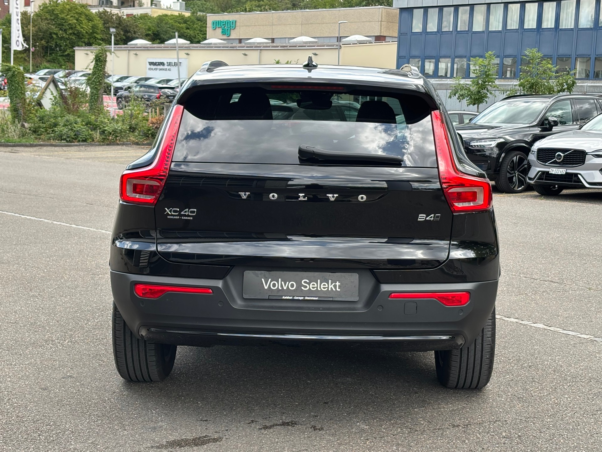 VOLVO XC40 2.0 B4 MH Plus Dark AWD-image-8