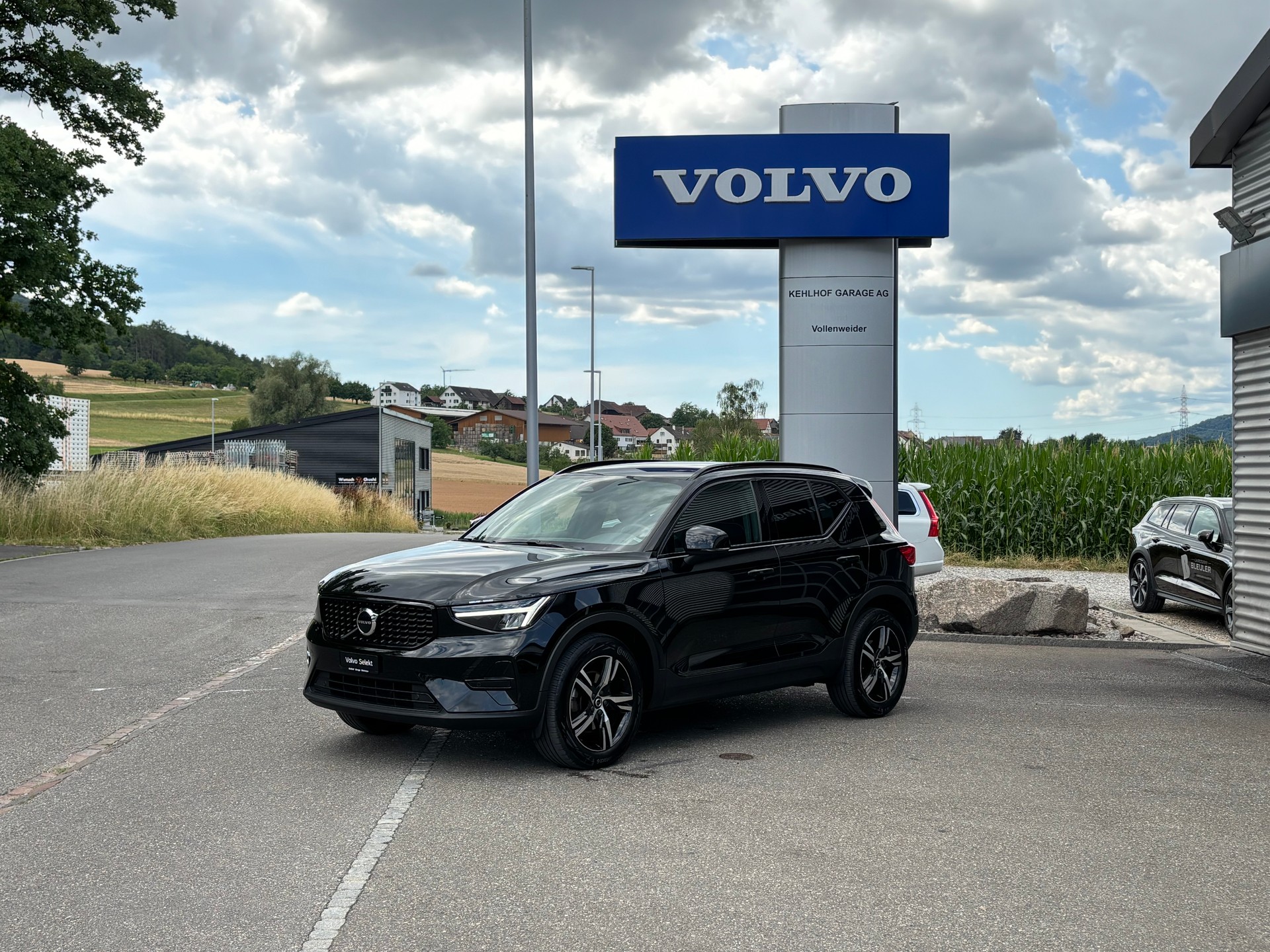 VOLVO XC40 2.0 B4 MH Plus Dark AWD-image-0