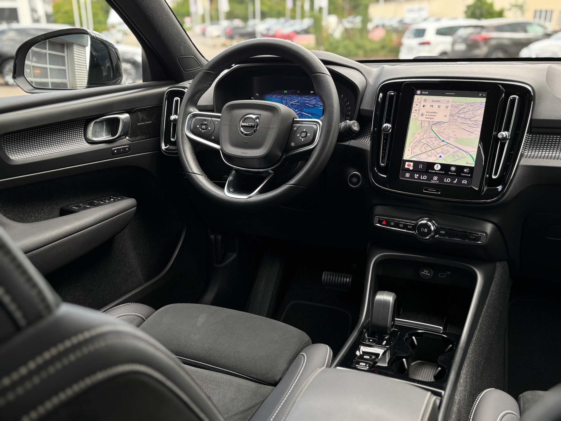 VOLVO XC40 2.0 B4 MH Plus Dark AWD-image-13