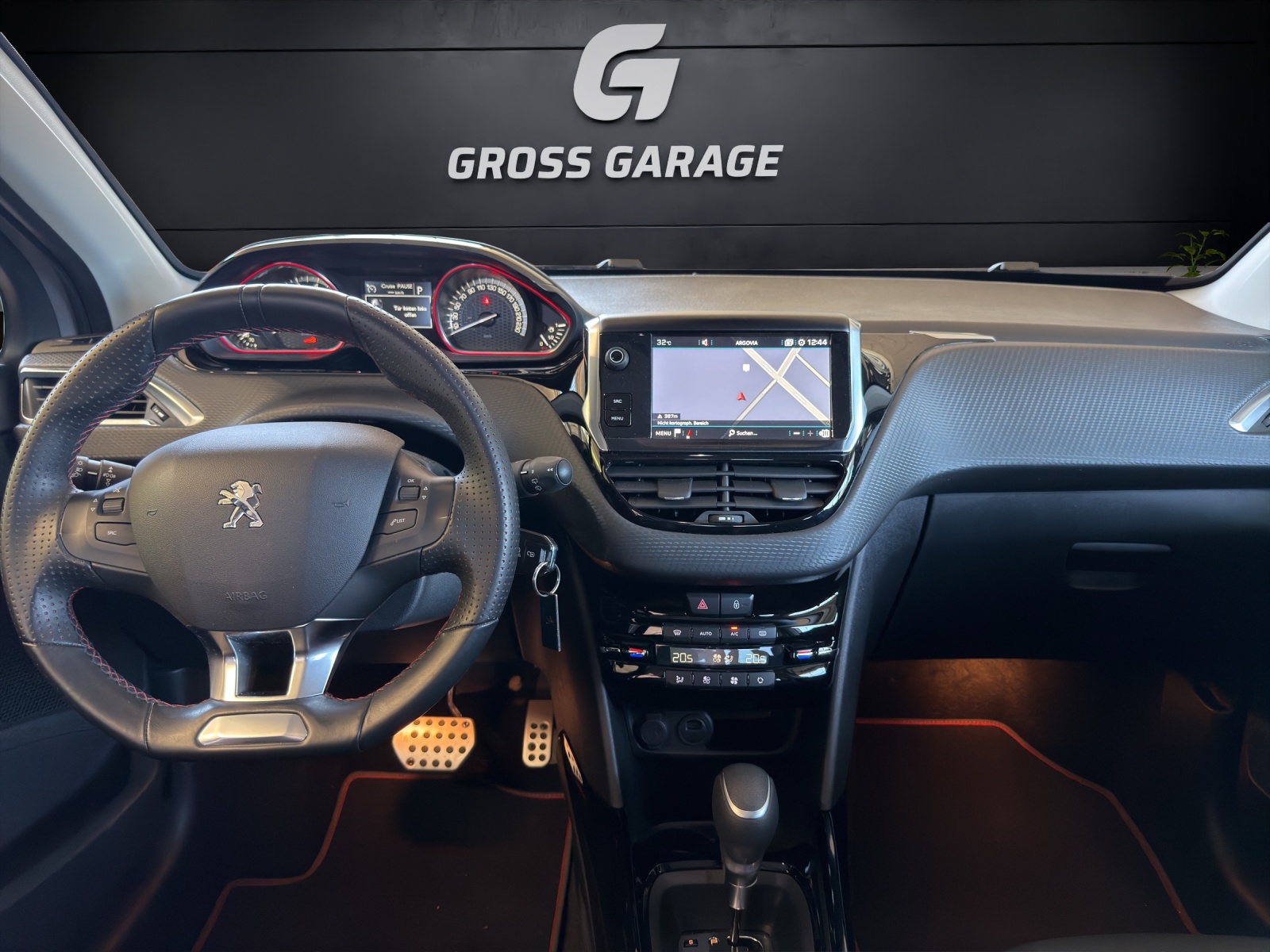 PEUGEOT 2008 1.2 PureTech GT Line-image-5
