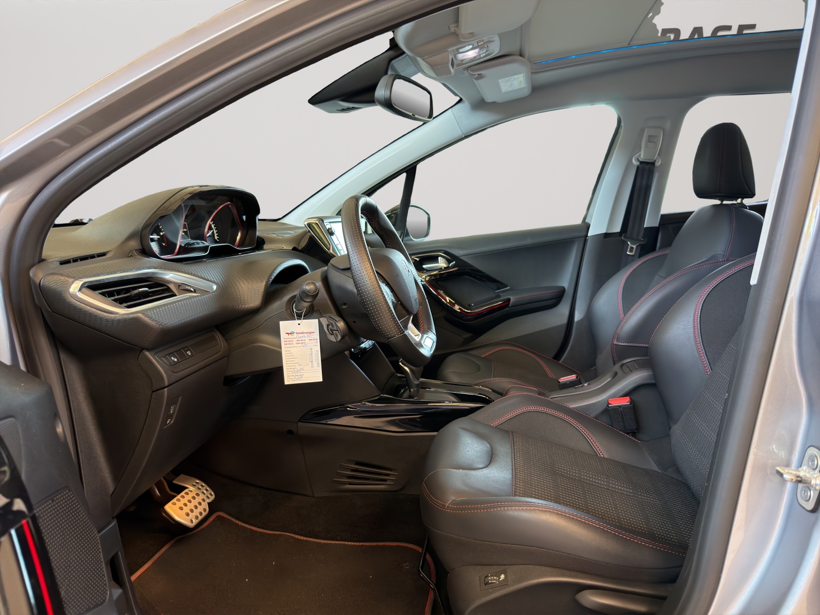 PEUGEOT 2008 1.2 PureTech GT Line-image-4