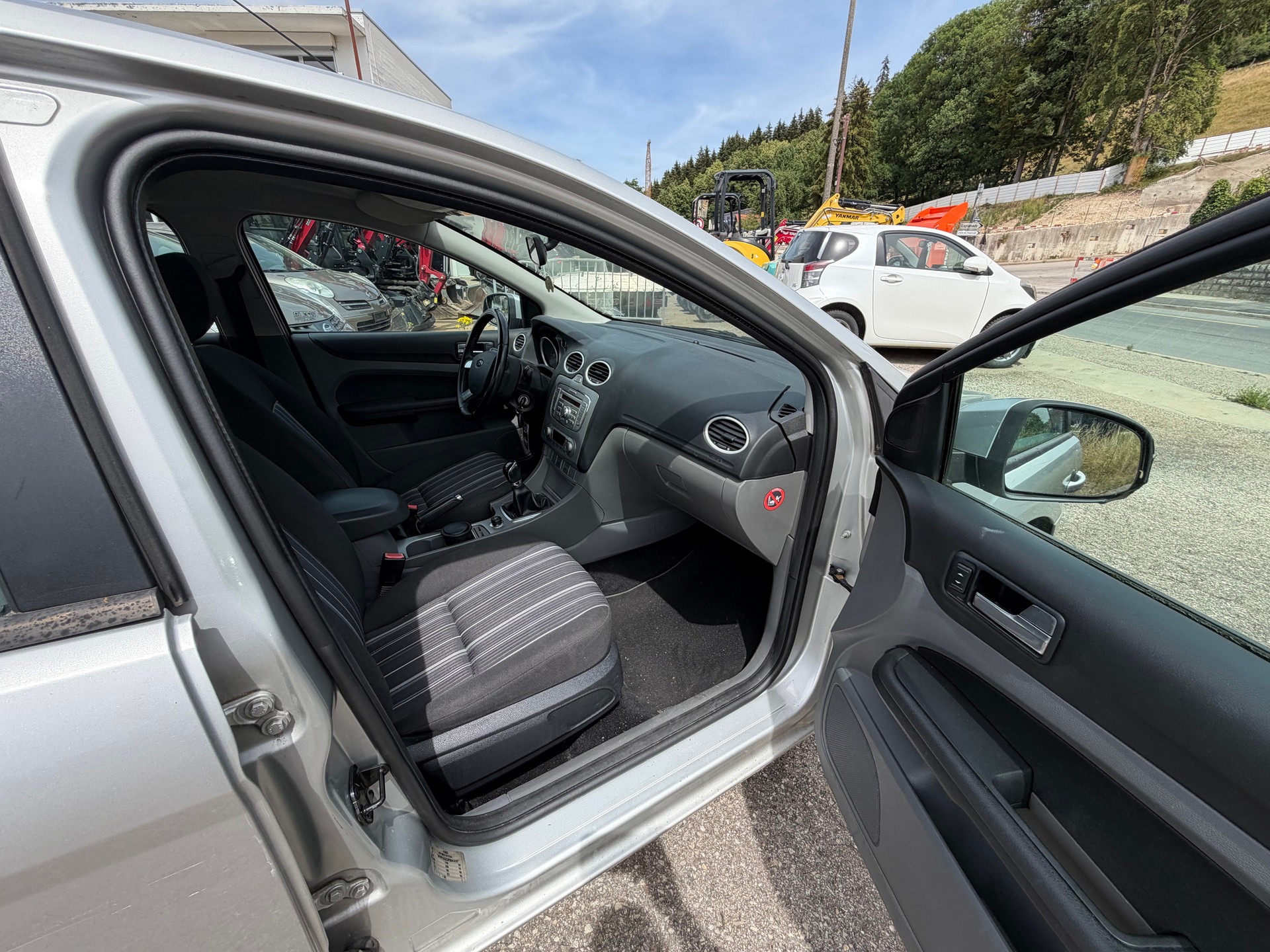 FORD Focus 1.8i Titanium-image-6