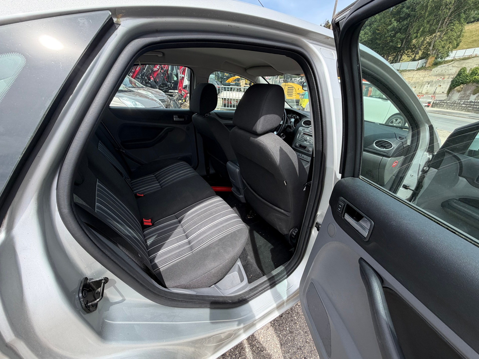 FORD Focus 1.8i Titanium-image-7