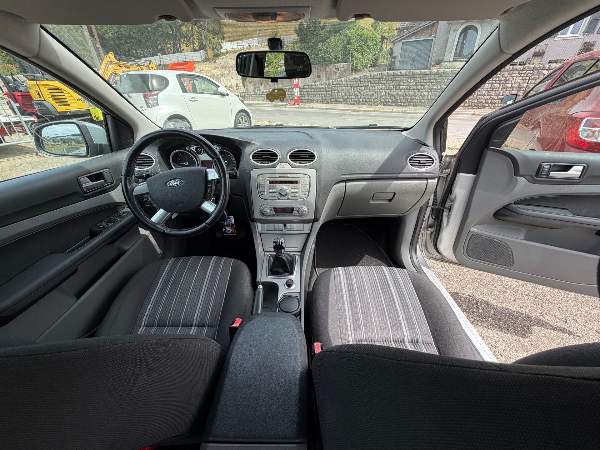 FORD Focus 1.8i Titanium-image-9
