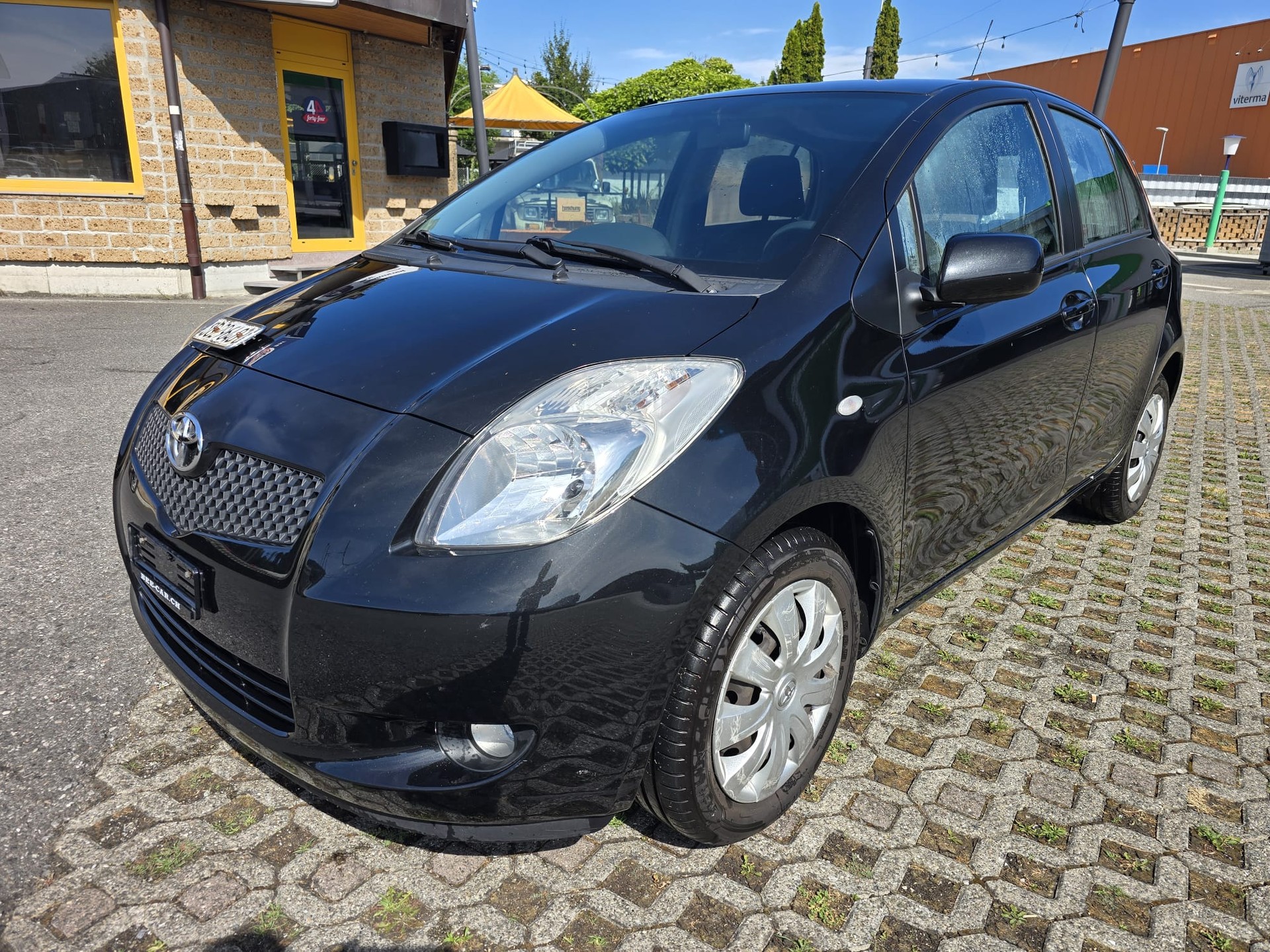 TOYOTA Yaris 1.3 Linea Sol-image-0