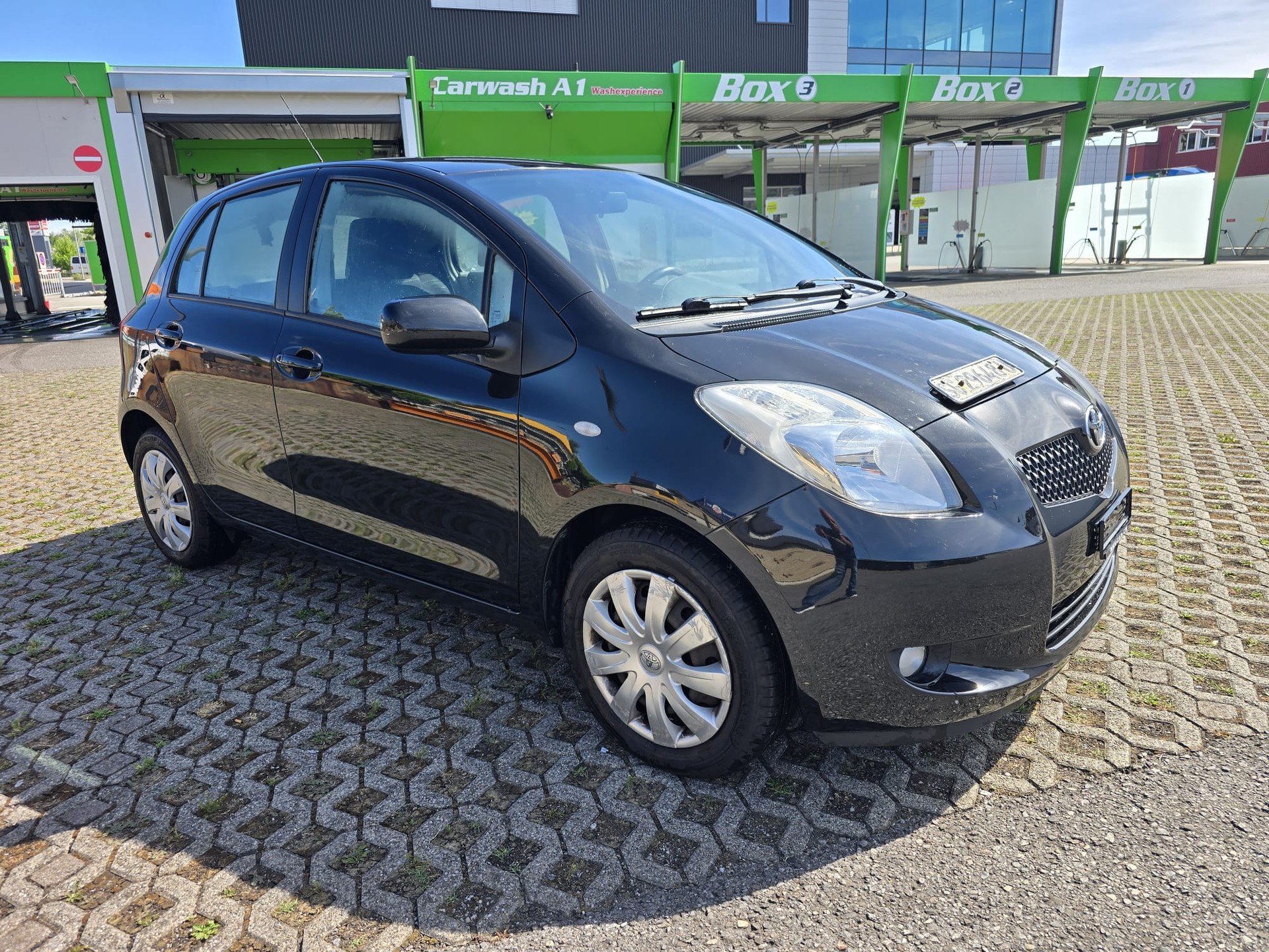 TOYOTA Yaris 1.3 Linea Sol-image-1