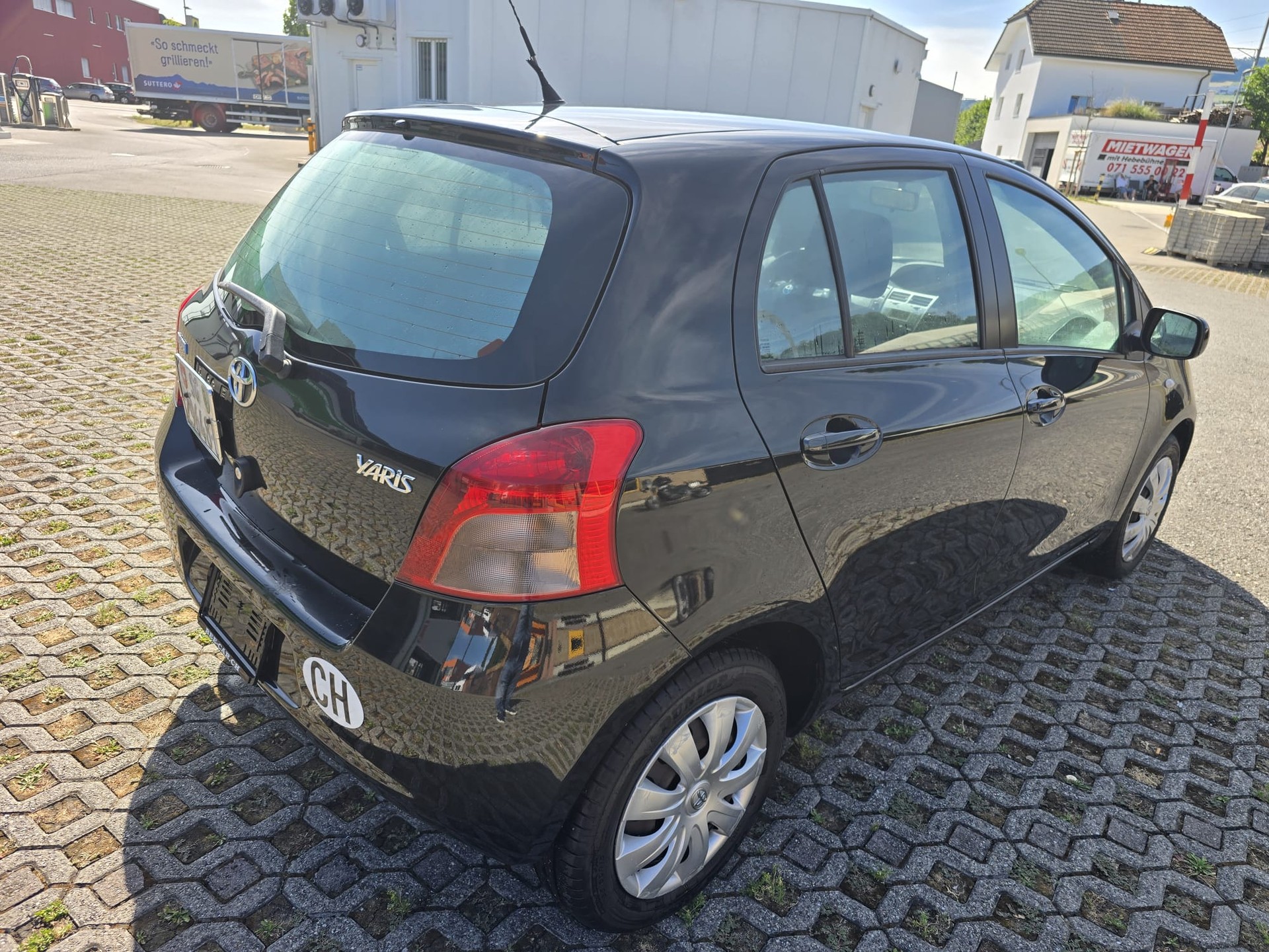 TOYOTA Yaris 1.3 Linea Sol-image-3