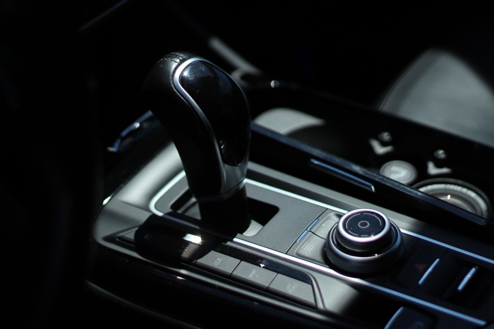 MASERATI Levante D 3.0 V6 Automatica • CH • Expertise • Garantie-image-11