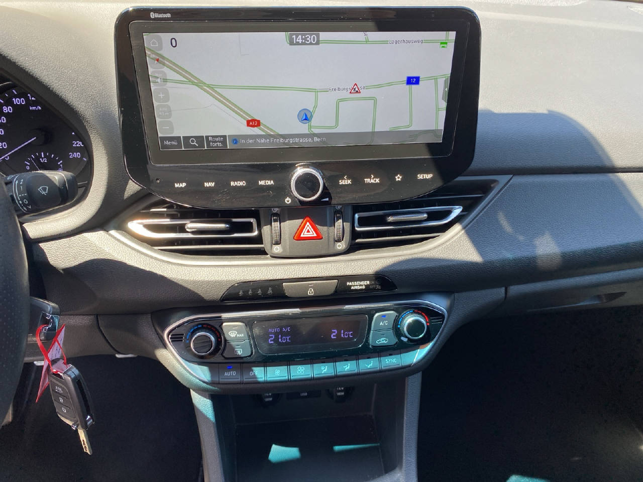 HYUNDAI i30 Fastback 1.5 T-GDi N-Line-image-13