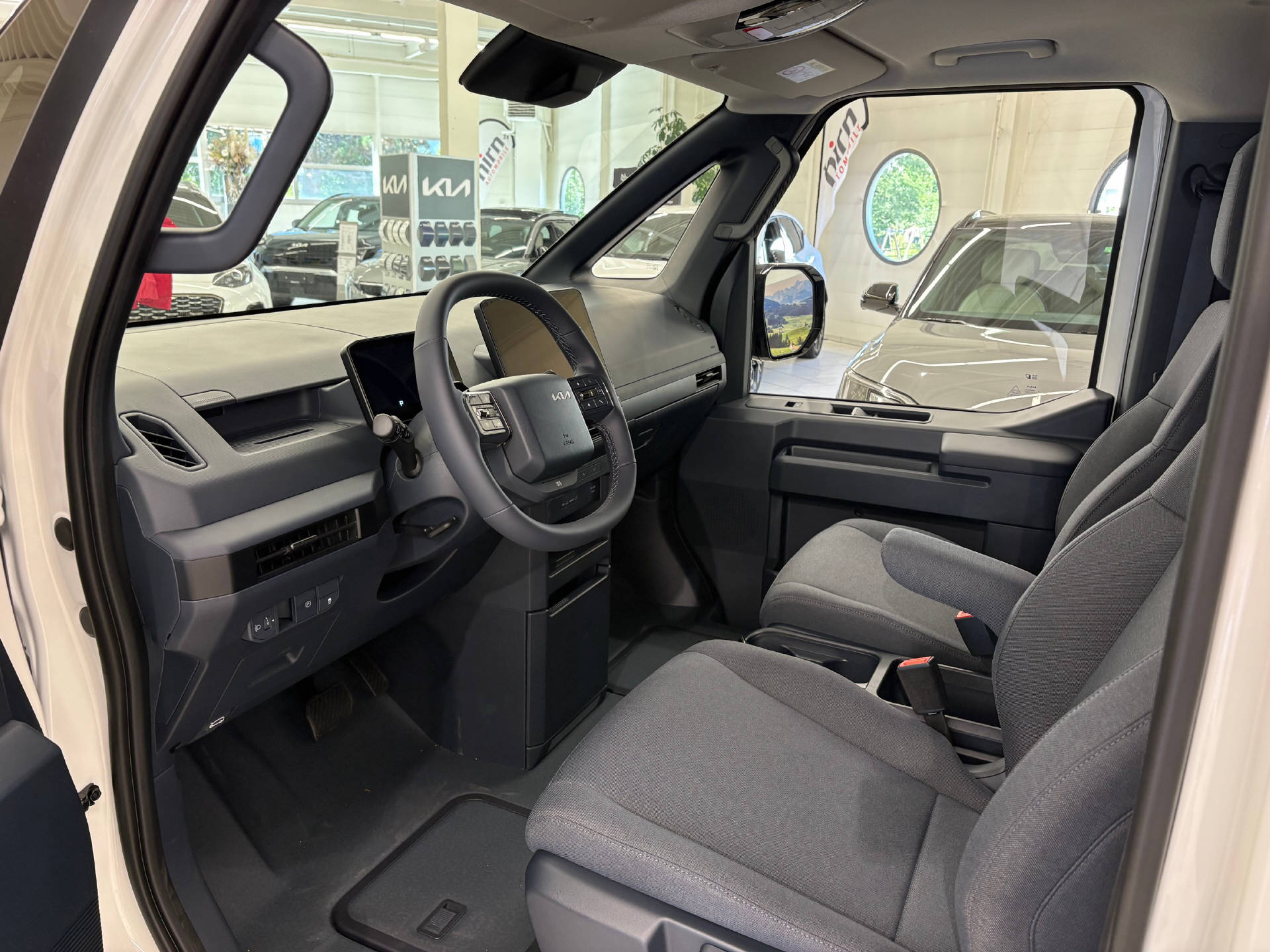 KIA PV5 Cargo 71.2 kWh Plus-image-8