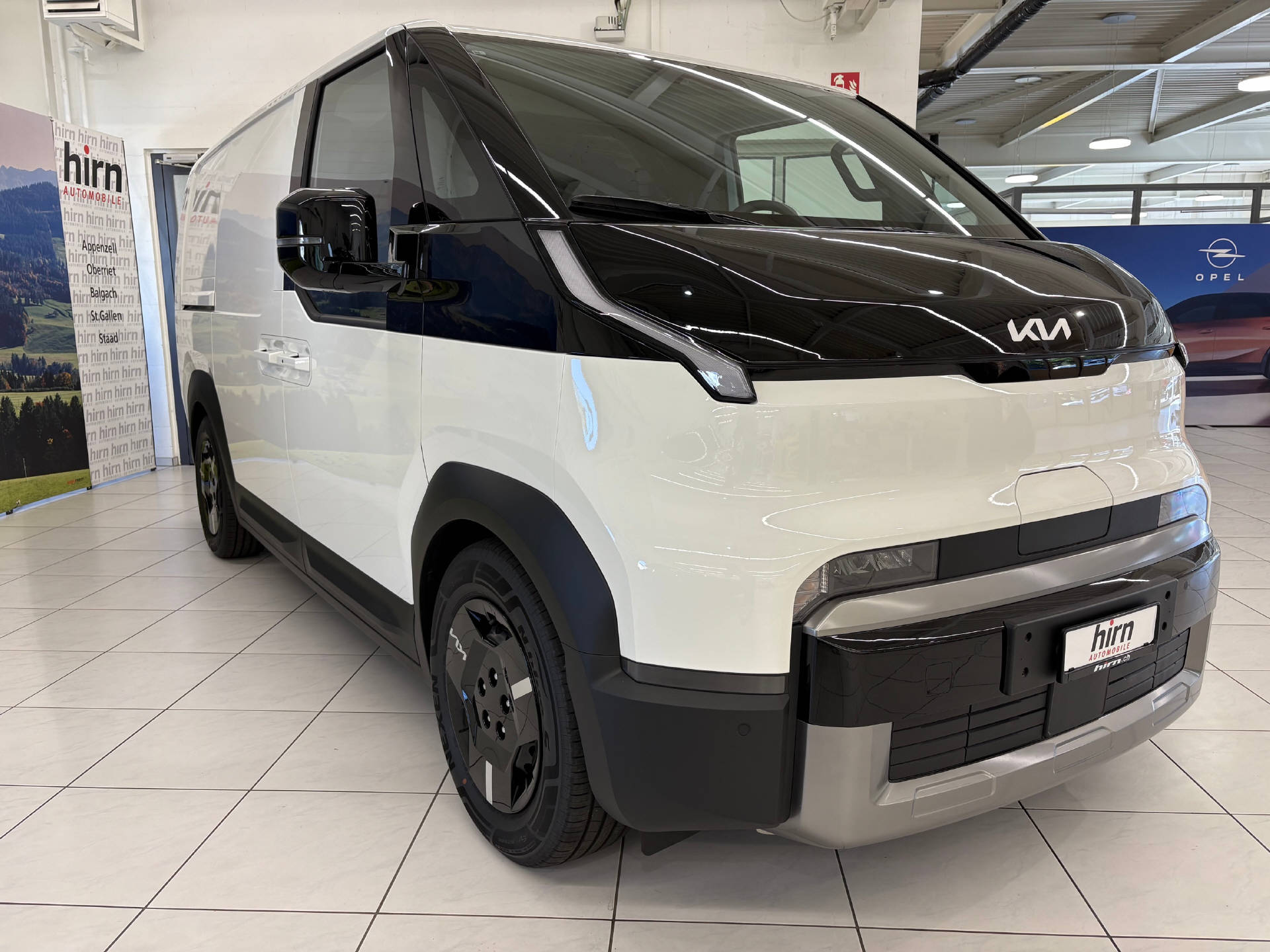 KIA PV5 Cargo 71.2 kWh Plus-image-3