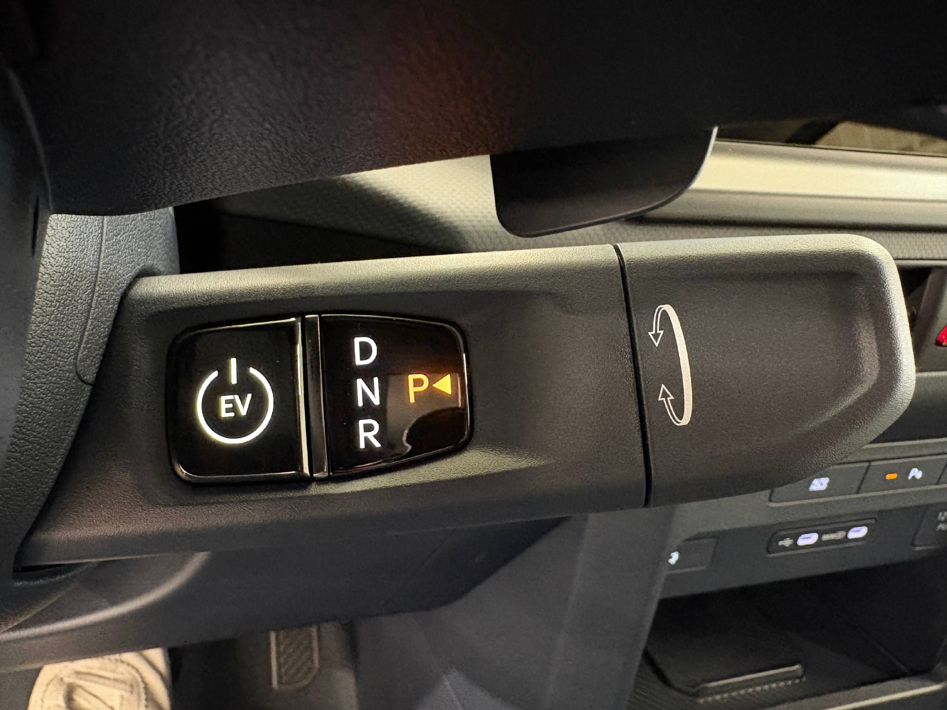 KIA PV5 Cargo 71.2 kWh Plus-image-11