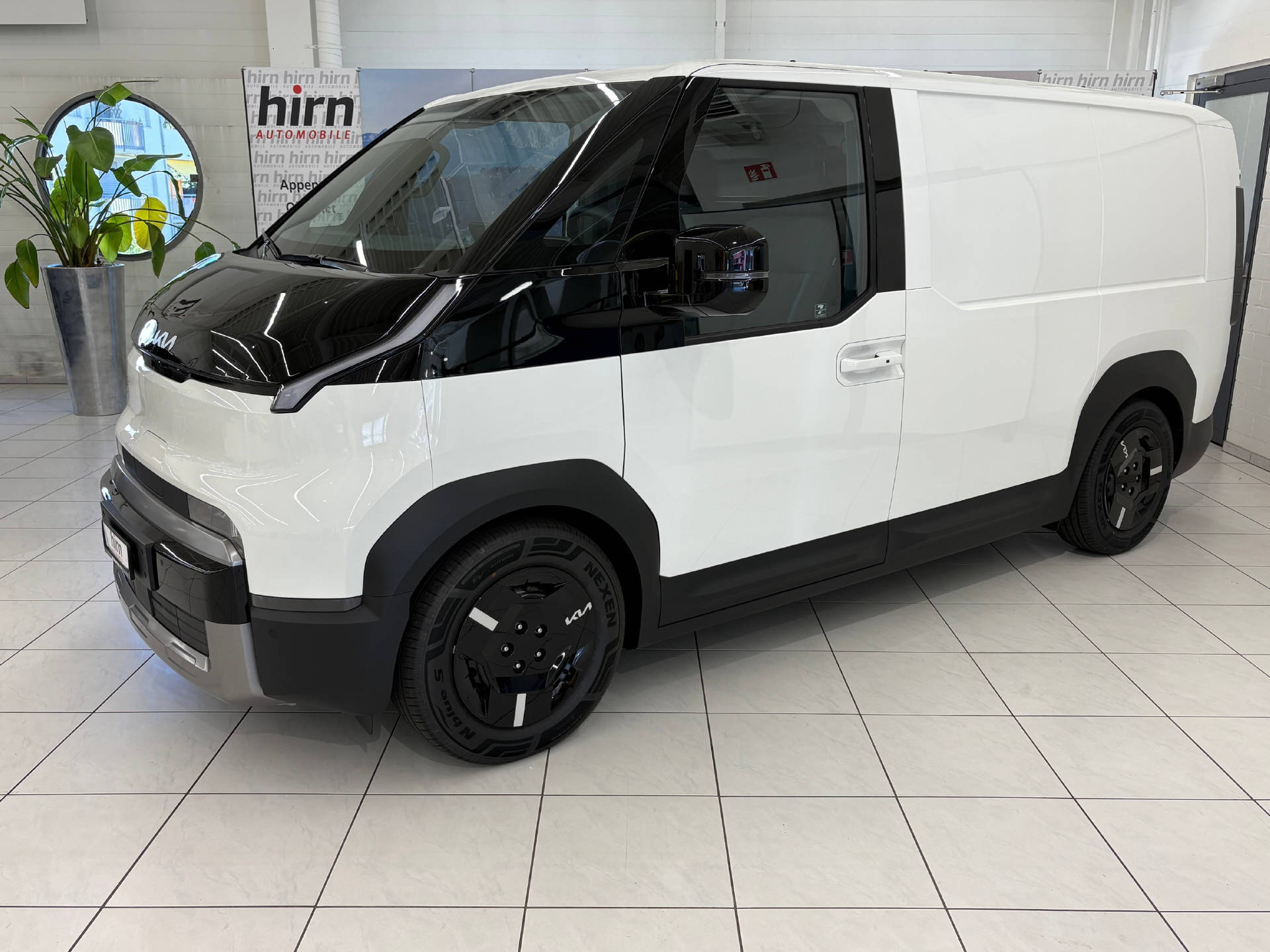 KIA PV5 Cargo 71.2 kWh Plus-image-0