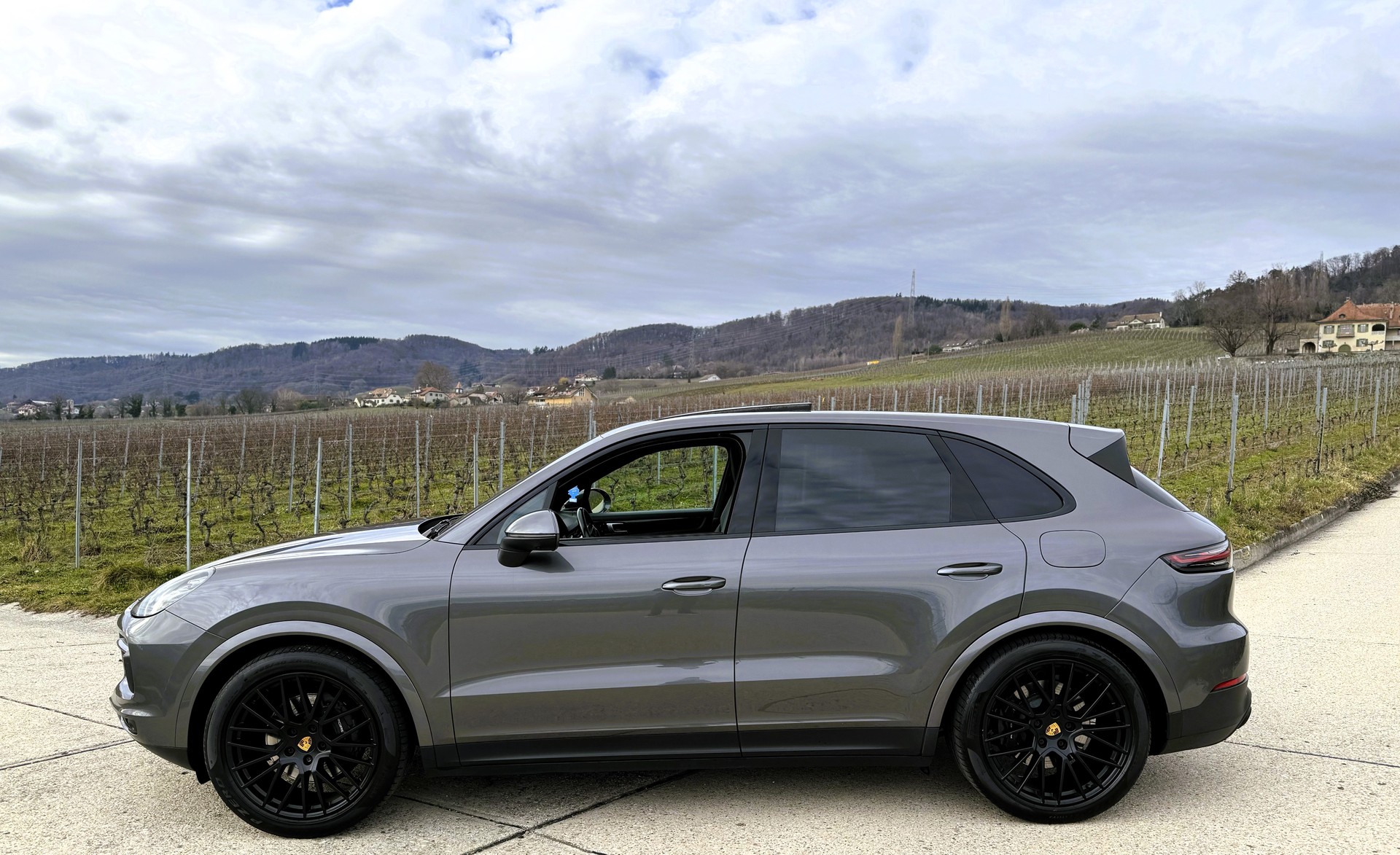 PORSCHE Cayenne E-Hybrid-image-3