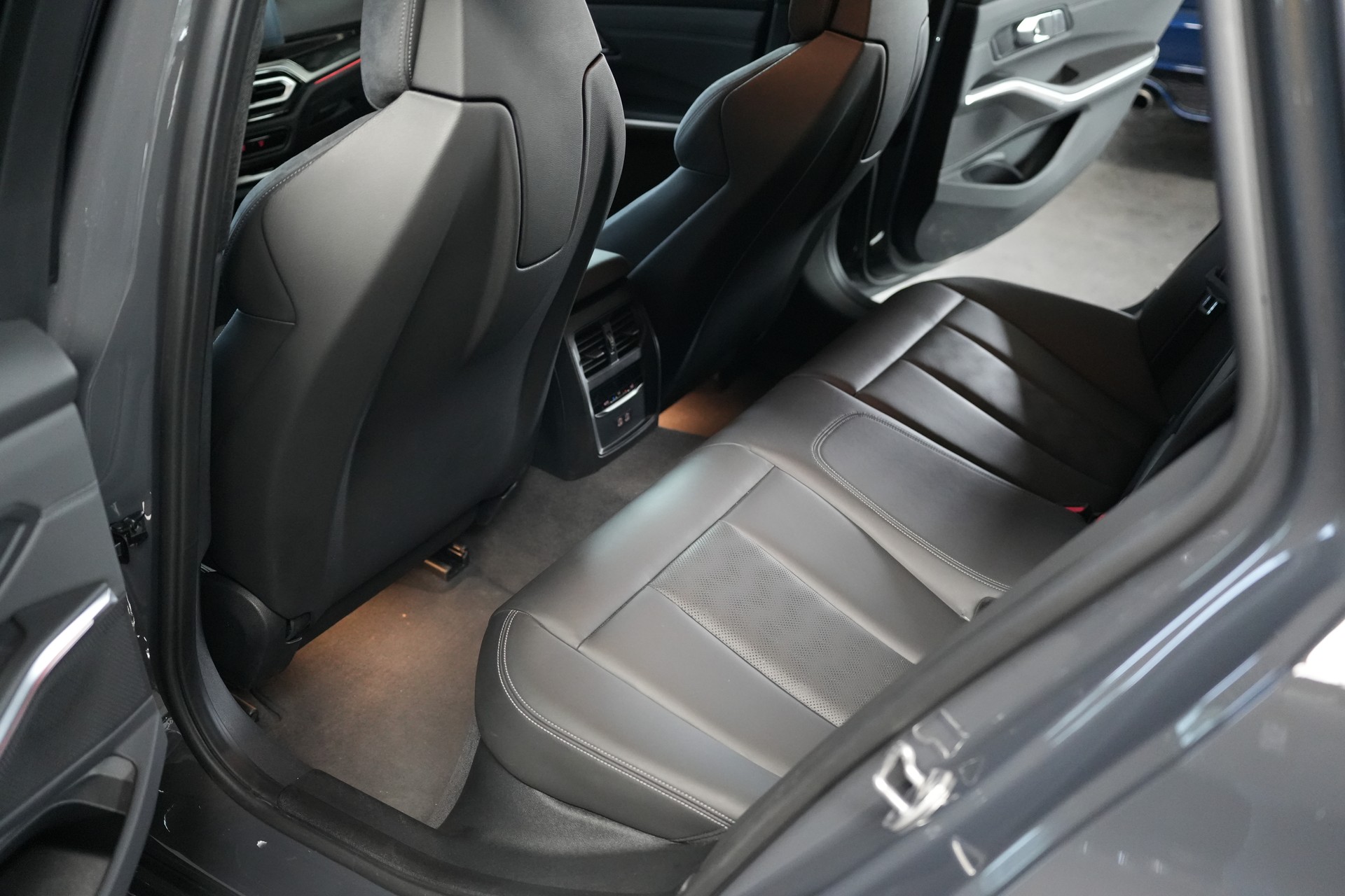 BMW M3 Touring xDrive Competition M-image-16