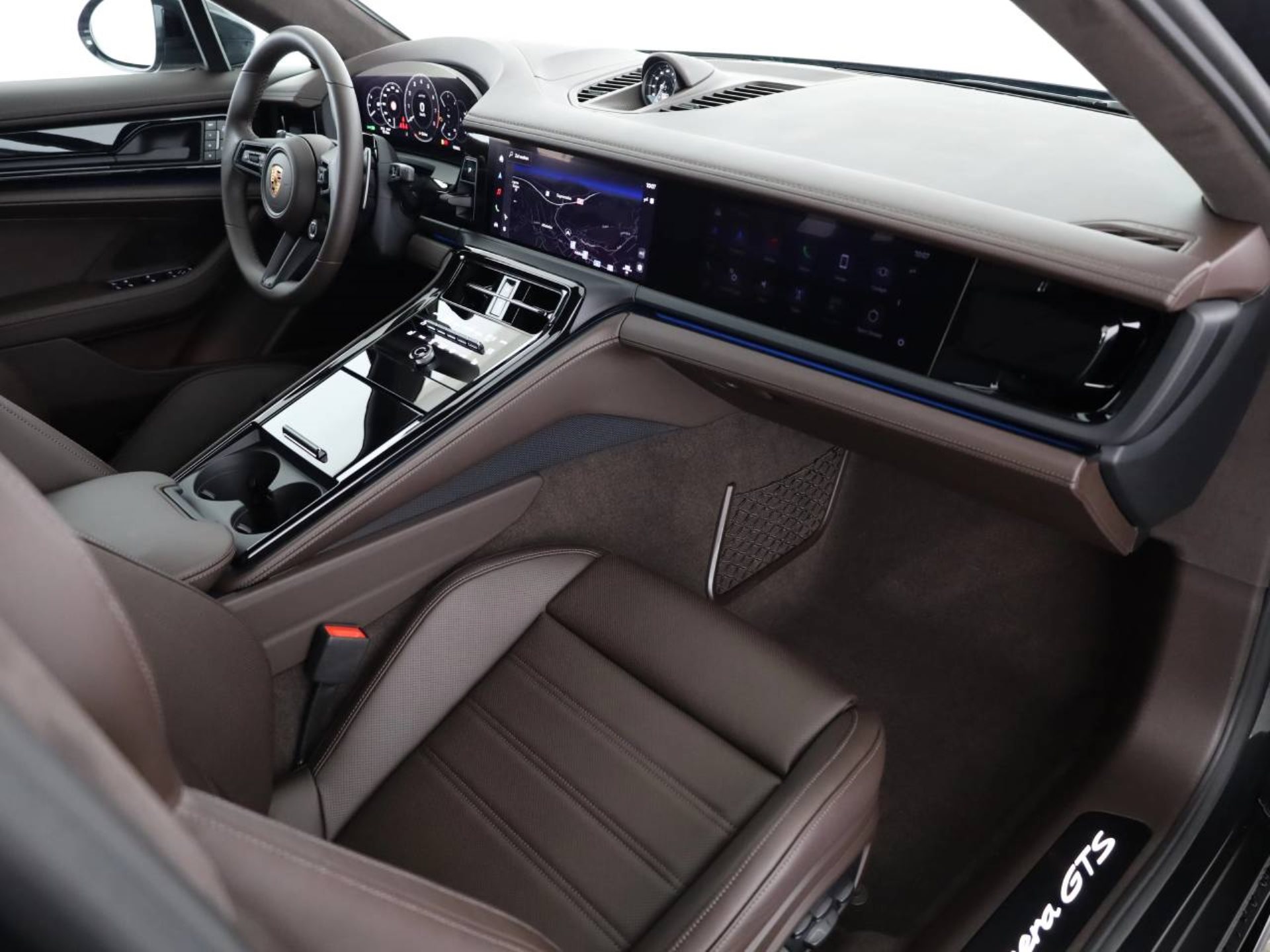 PORSCHE Panamera GTS-image-11