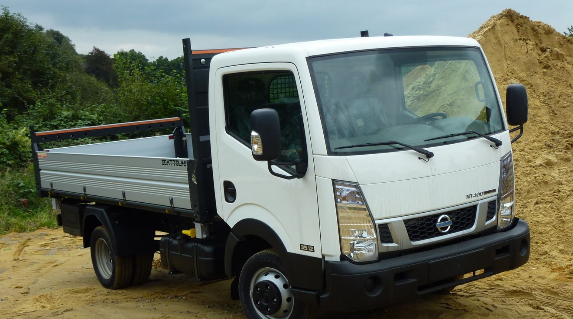 NISSAN Scattolini NT 400