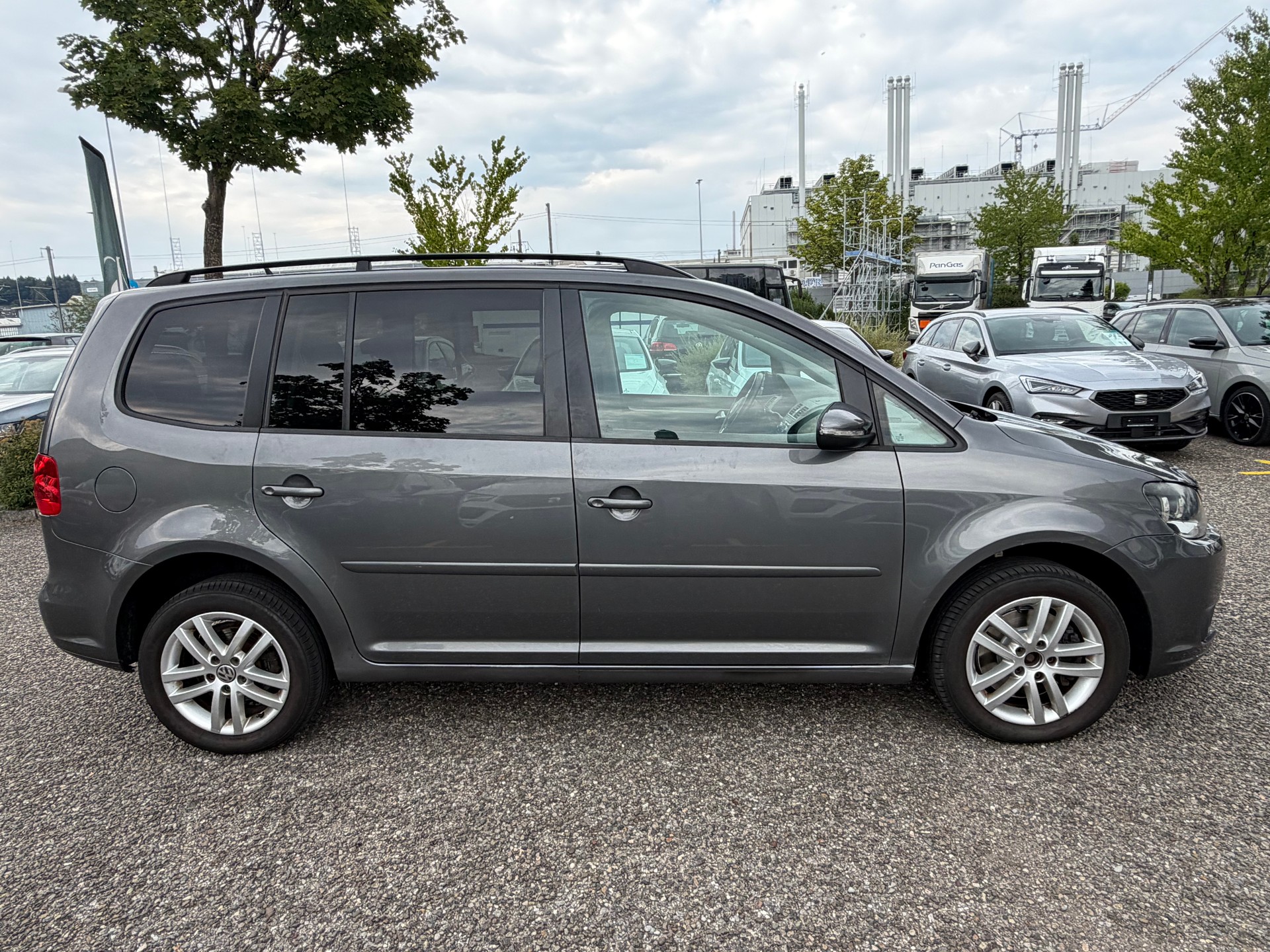 VW Touran 2.0 TDI Comfortline **7-plätzer**MFK 24.07.2026**-image-3