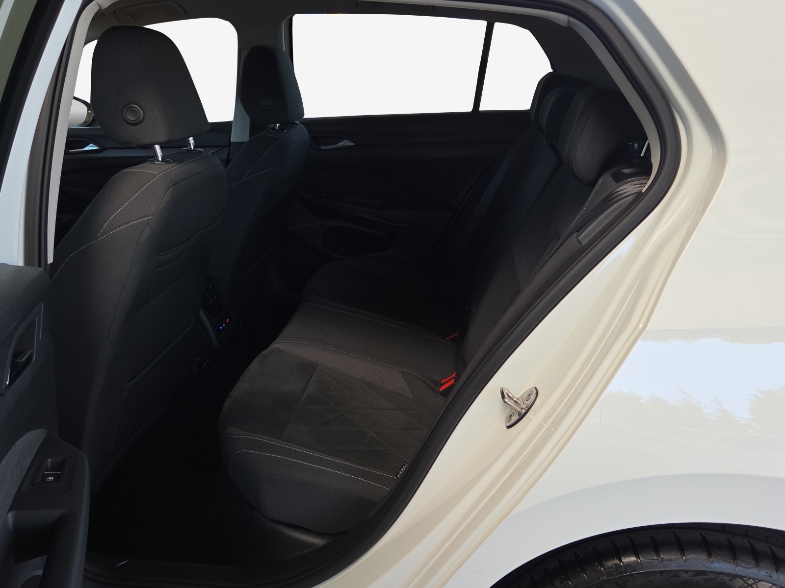 VW Golf 1.4 TSI PHEV Selection-image-11