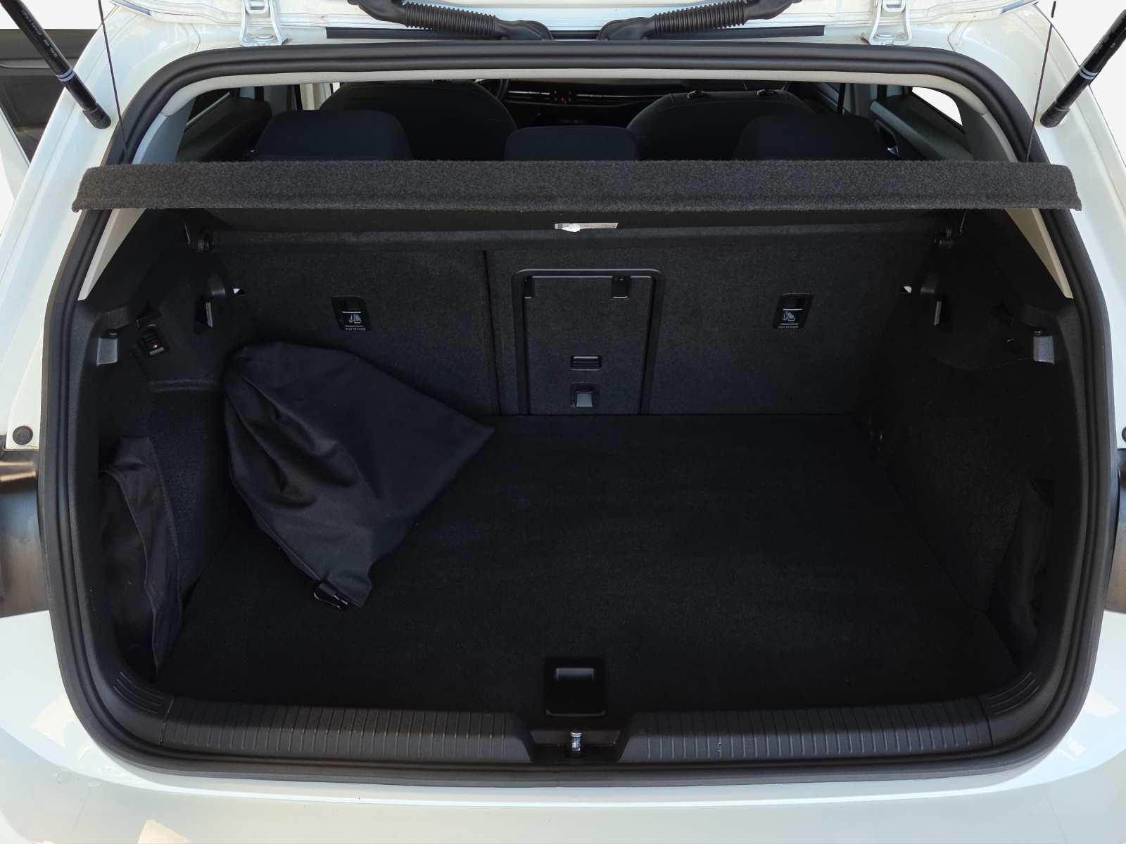 VW Golf 1.4 TSI PHEV Selection-image-12