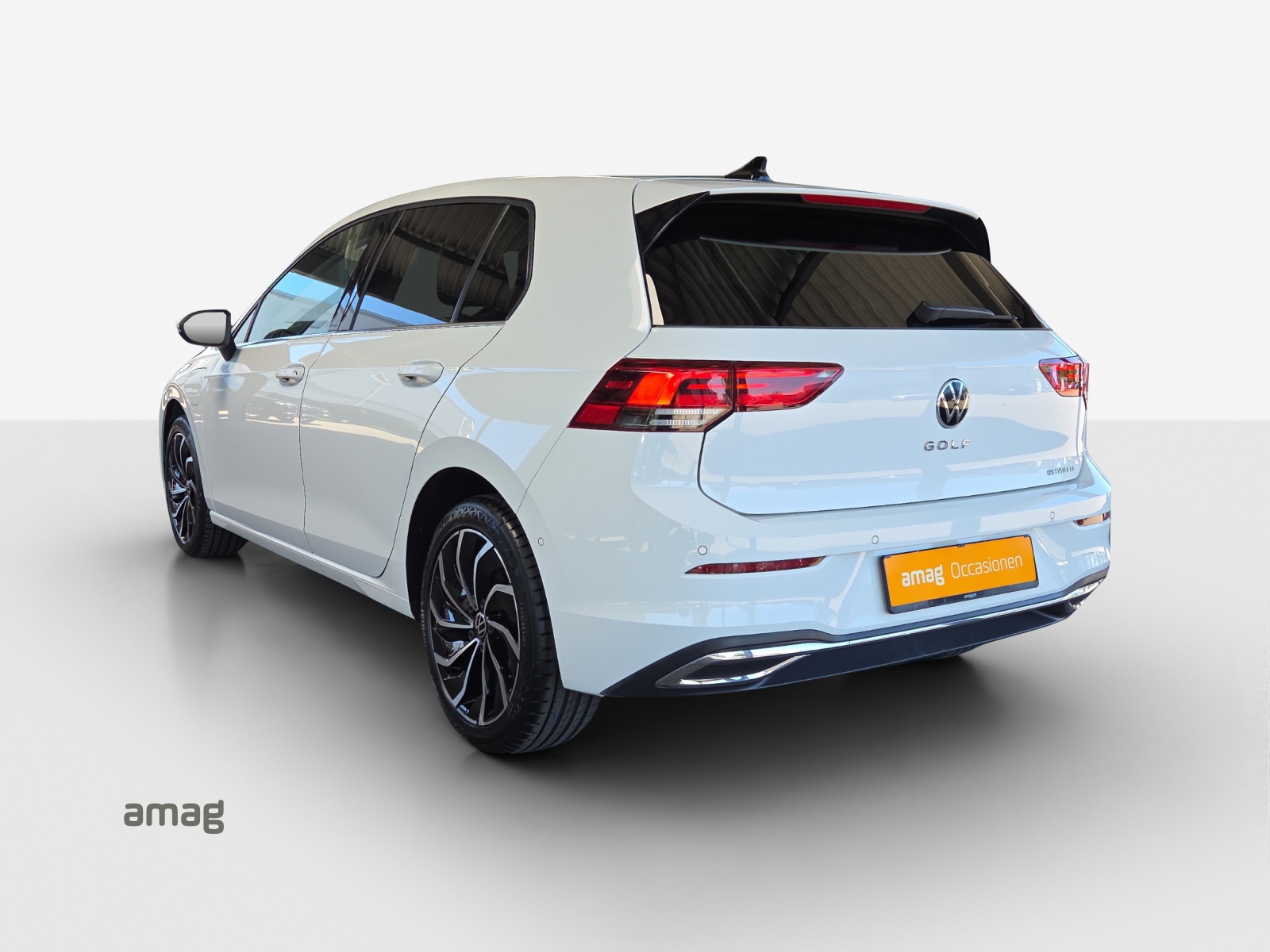 VW Golf 1.4 TSI PHEV Selection-image-2