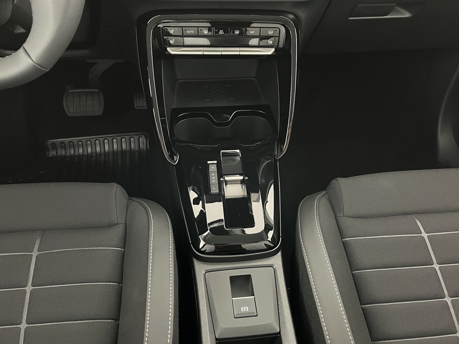 CITROEN C3 1.2 Hybrid Max-image-13