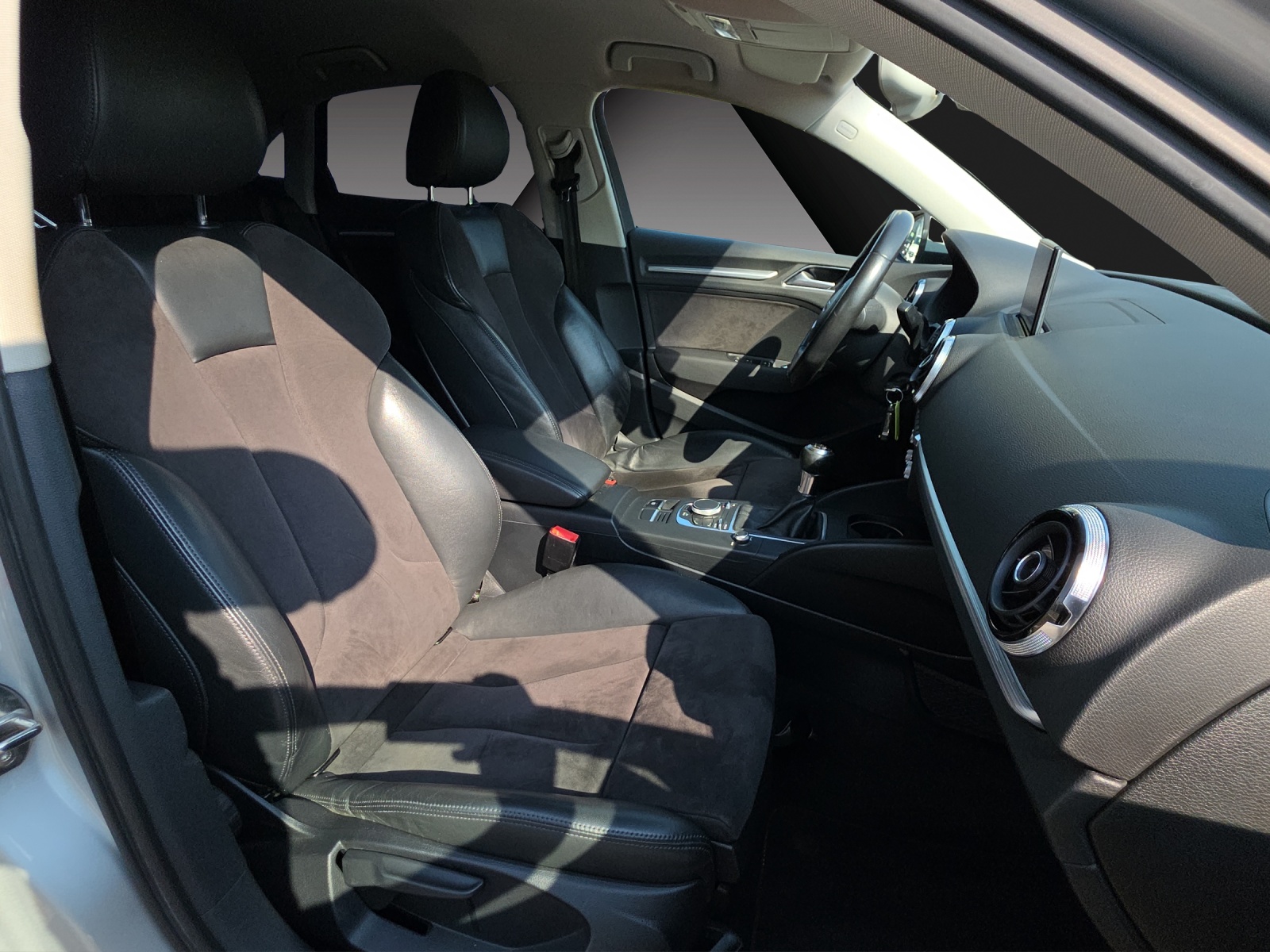 AUDI A3 Limousine 2.0 TDI Ambition-image-16