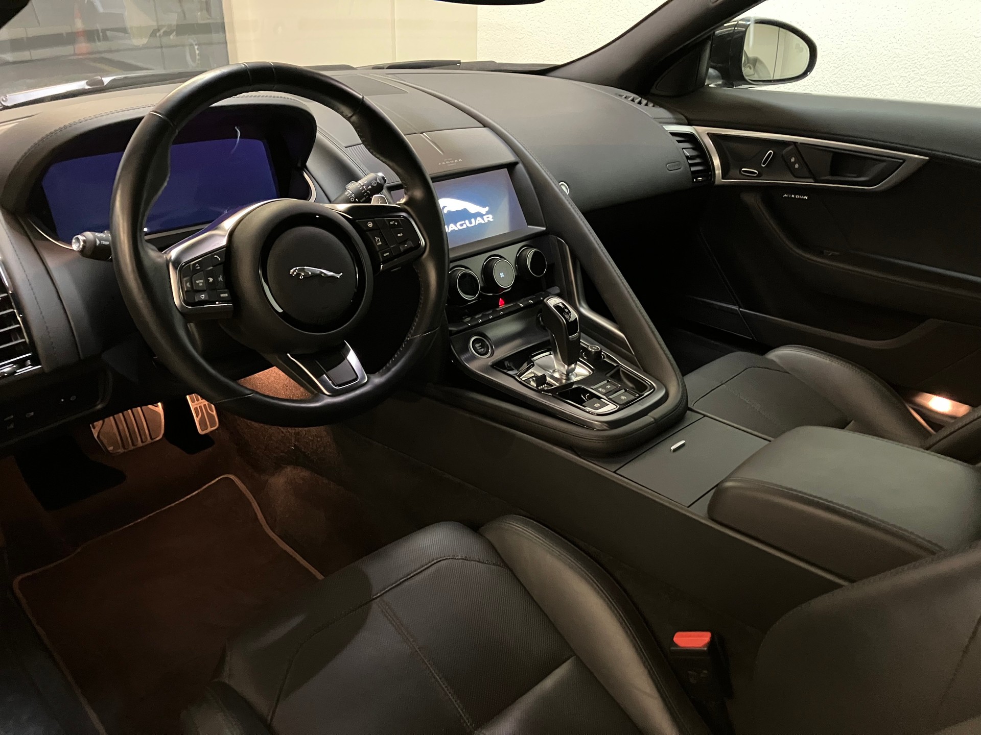 JAGUAR F-Type Coupé 2.0 I4 R-Dynamic Automatik-image-9