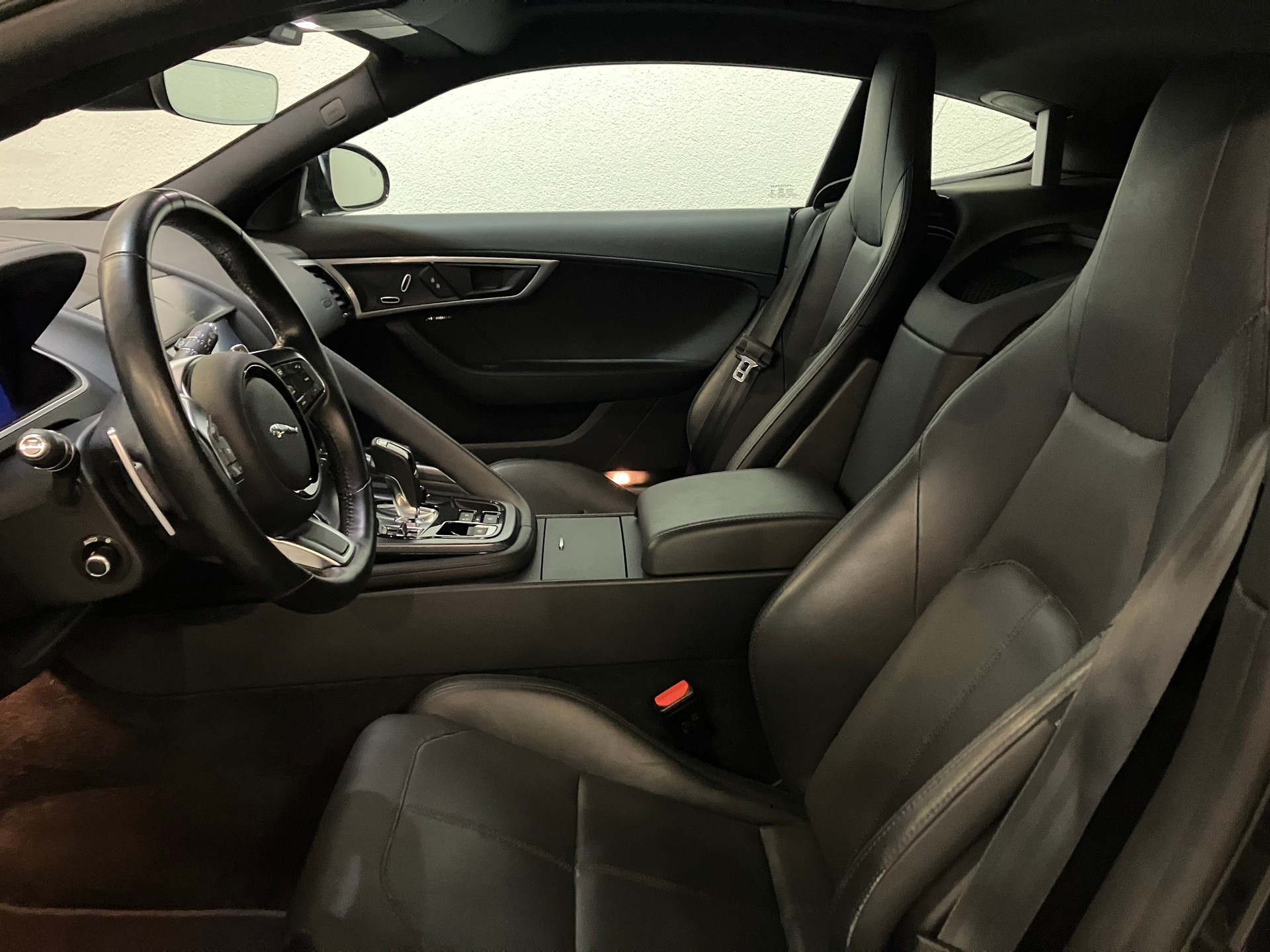 JAGUAR F-Type Coupé 2.0 I4 R-Dynamic Automatik-image-11
