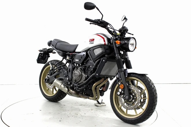 YAMAHA XSR 700-showroom-element-1