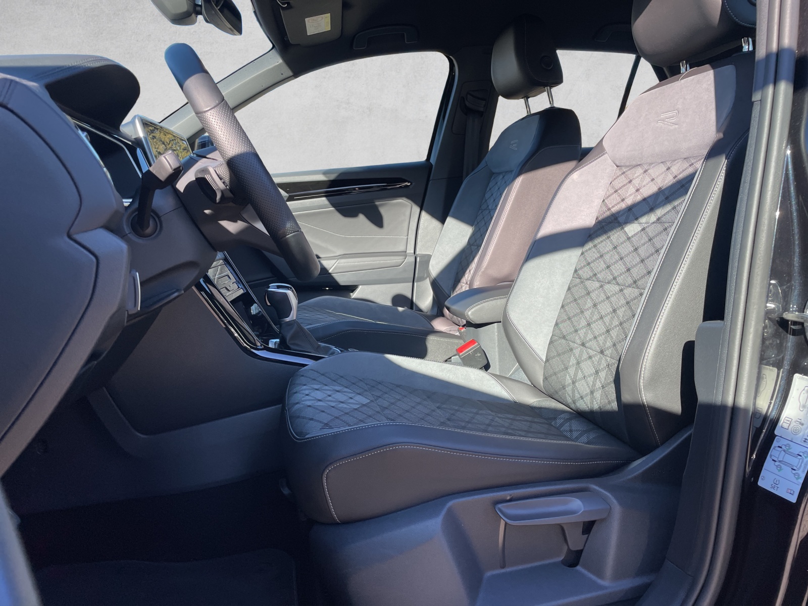 VW T-Roc 2.0 TSI R-Line DSG 4Motion-image-5