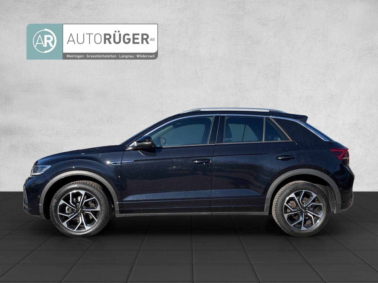 VW T-Roc 2.0 TSI R-Line DSG 4Motion-image-2