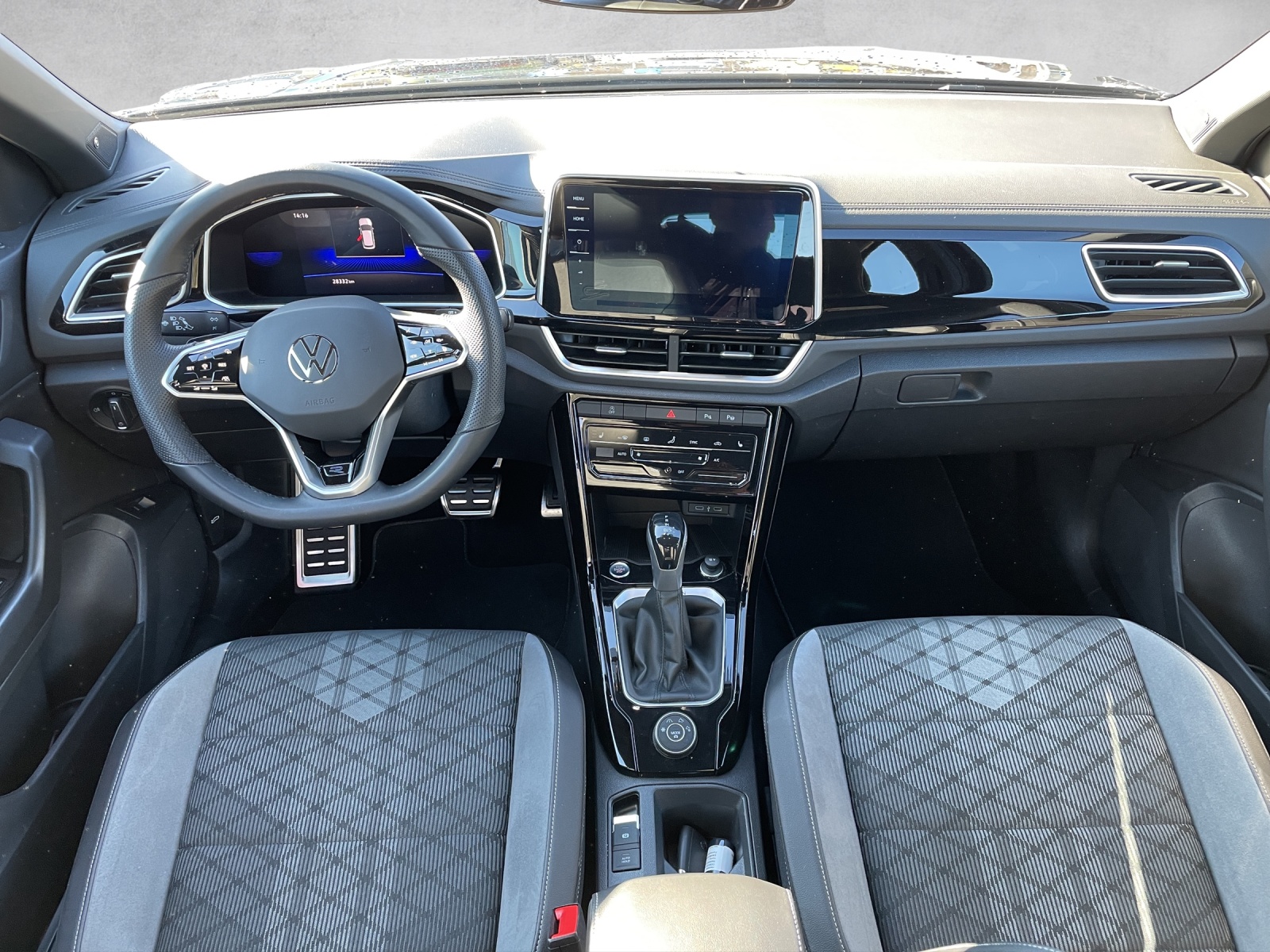 VW T-Roc 2.0 TSI R-Line DSG 4Motion-image-8