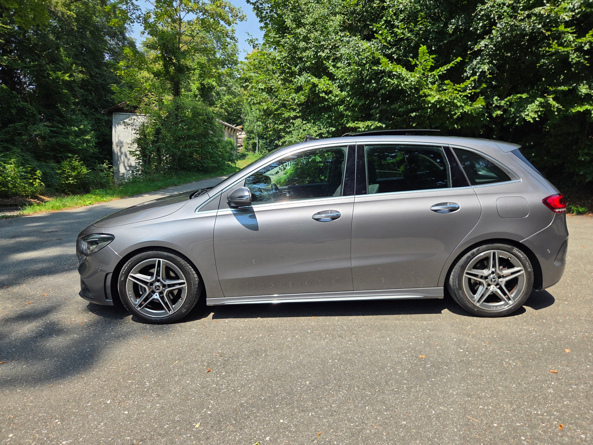 MERCEDES-BENZ B 200 AMG Line-image-3