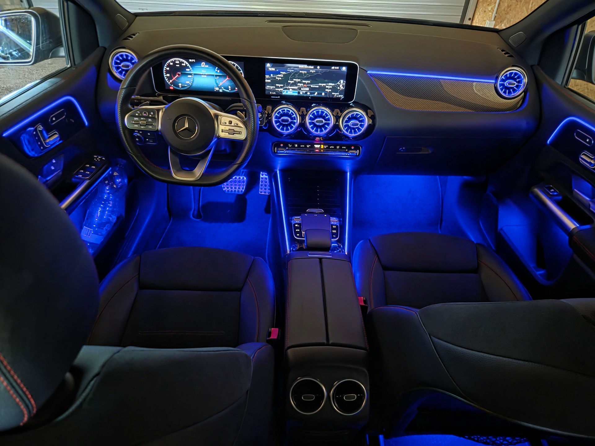 MERCEDES-BENZ B 200 AMG Line-image-10