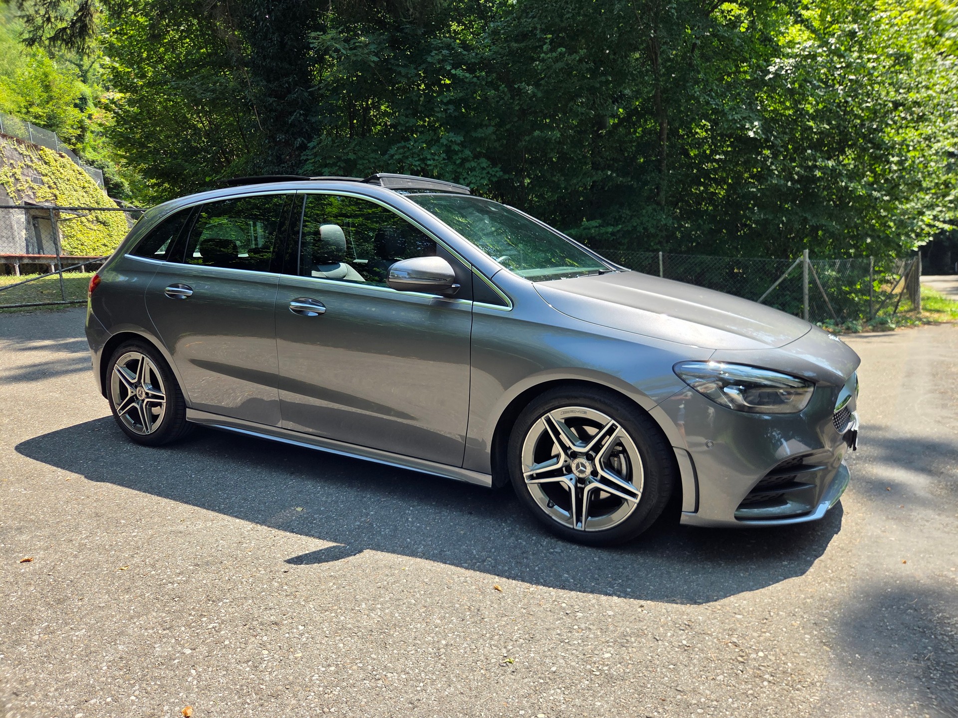 MERCEDES-BENZ B 200 AMG Line-image-0