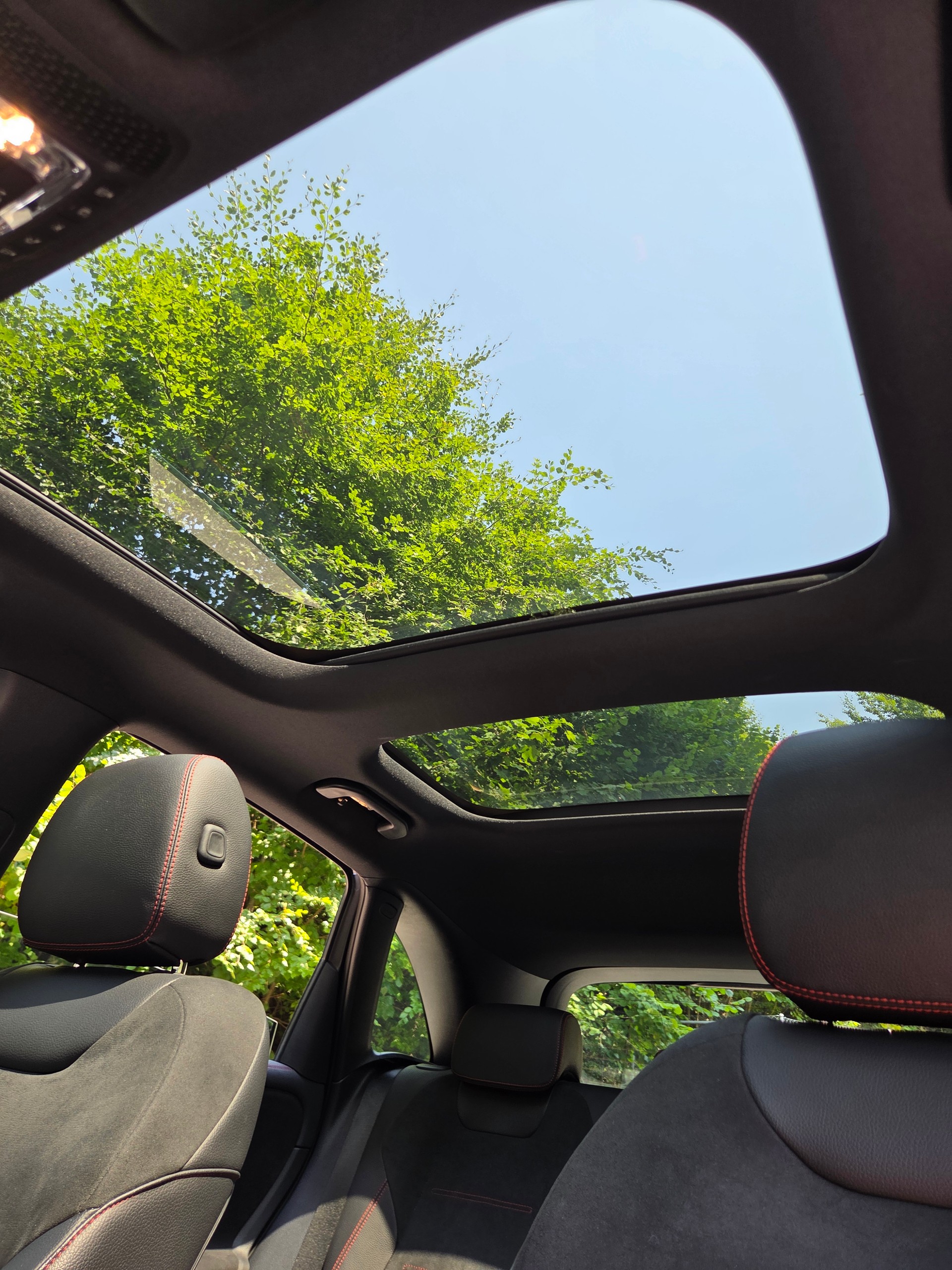 MERCEDES-BENZ B 200 AMG Line-image-5