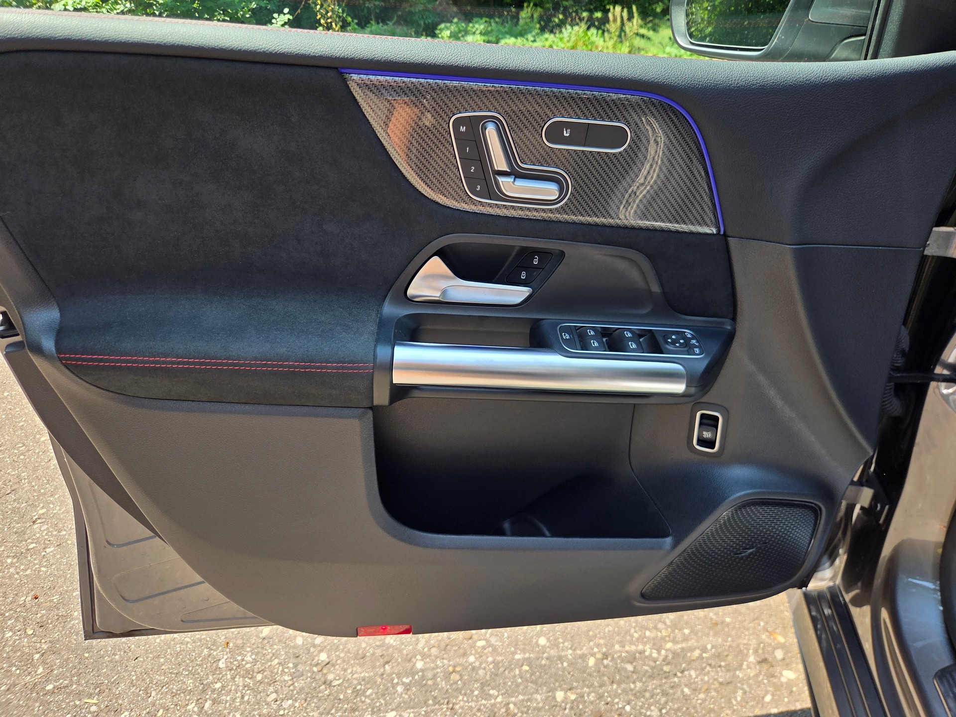 MERCEDES-BENZ B 200 AMG Line-image-9