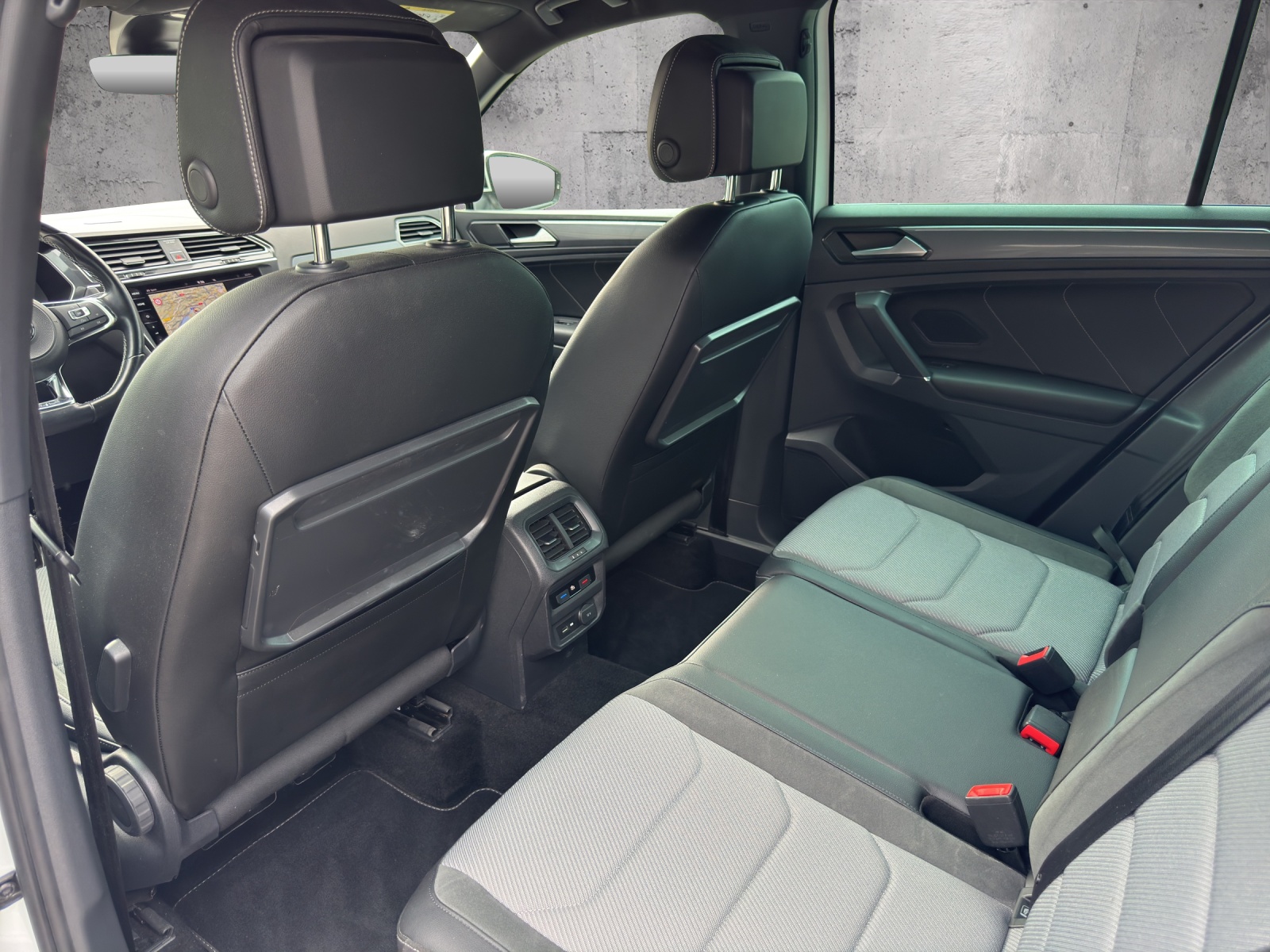 VW Tiguan 2.0 TDI R-Line 4Motion DSG-image-14