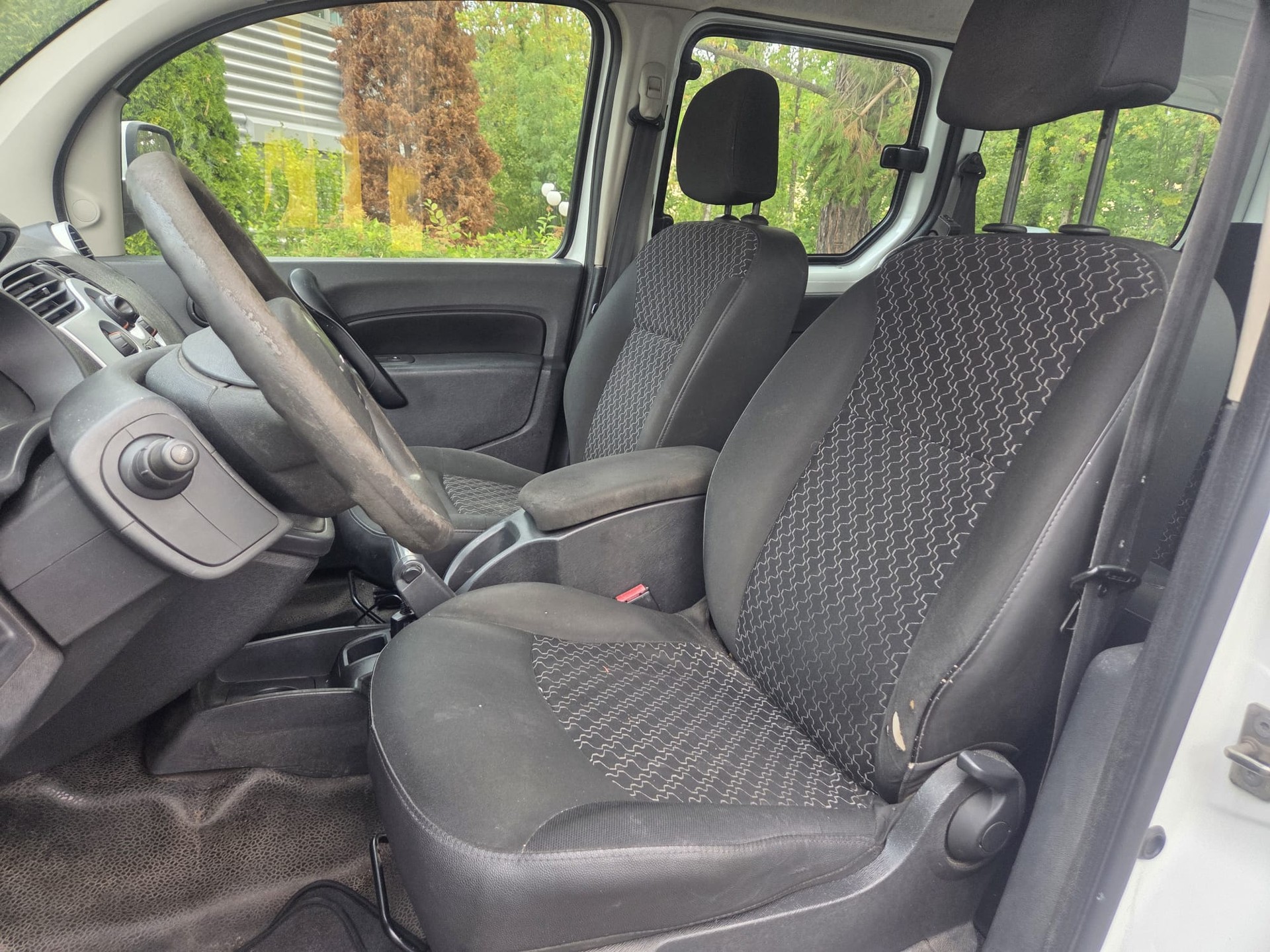 RENAULT Kangoo Maxi dCi 85 5 Plätze / 5 places-image-5