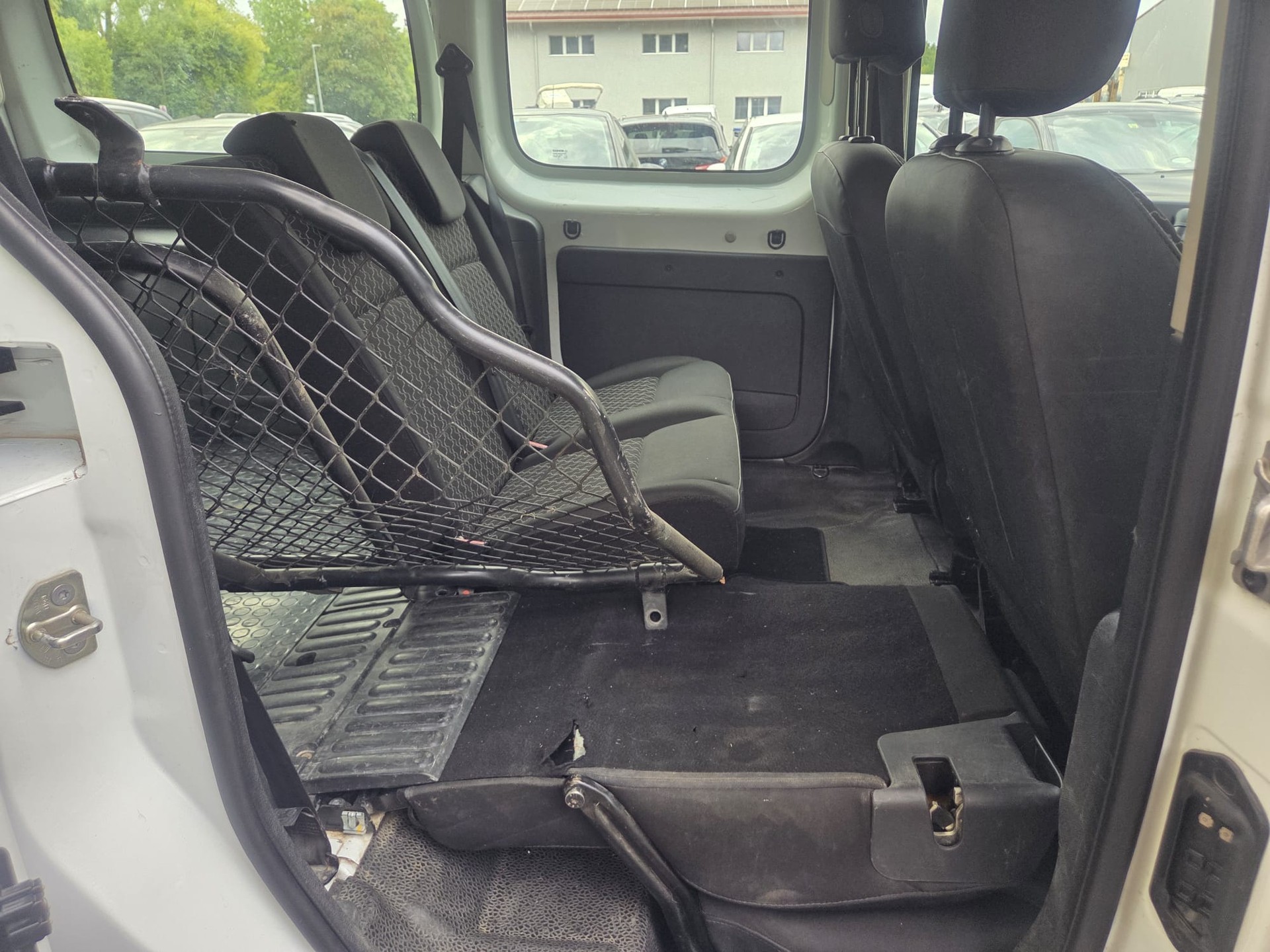 RENAULT Kangoo Maxi dCi 85 5 Plätze / 5 places-image-6