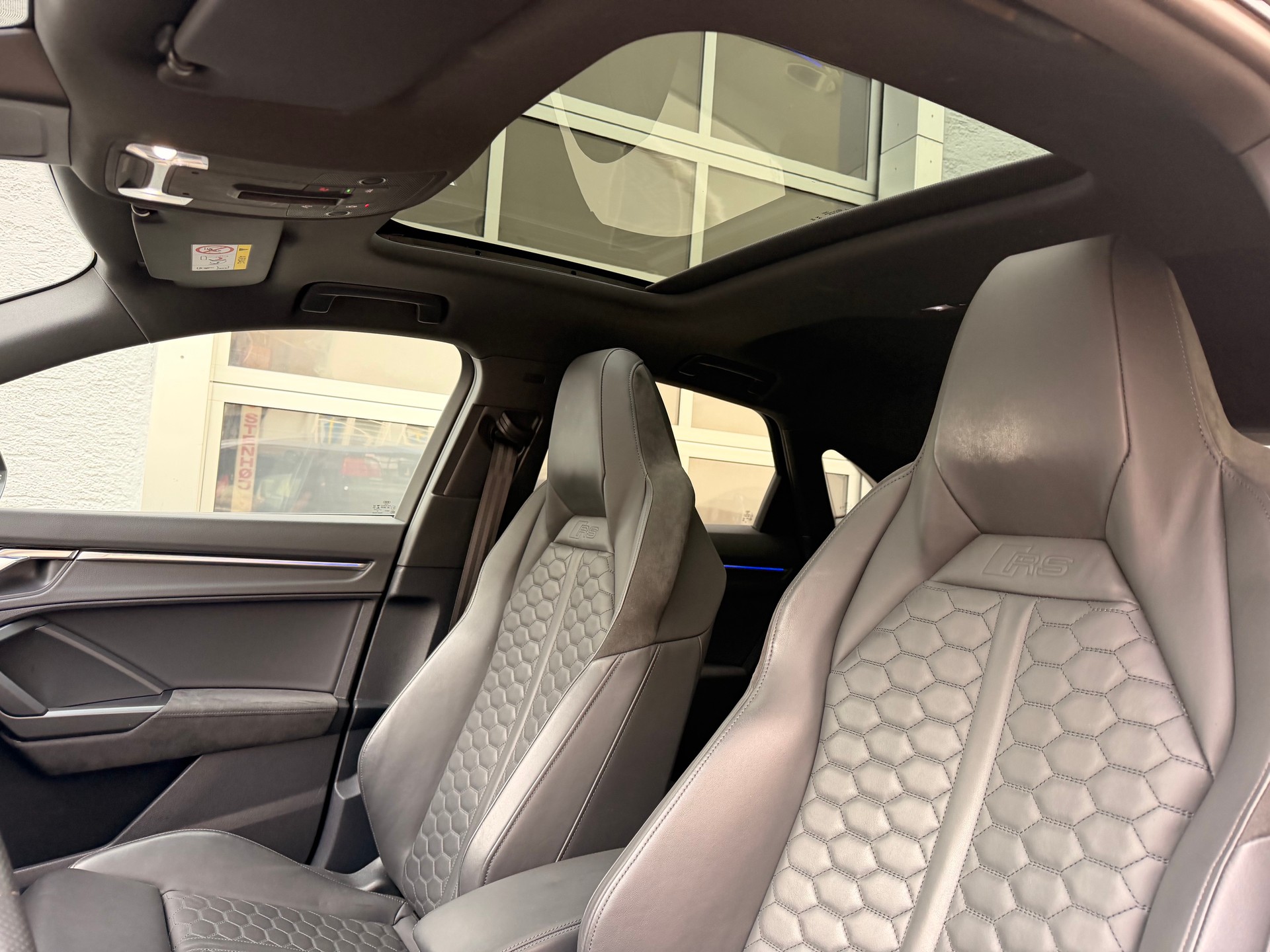 AUDI RS Q3 Sportback quattro S tronic-image-8
