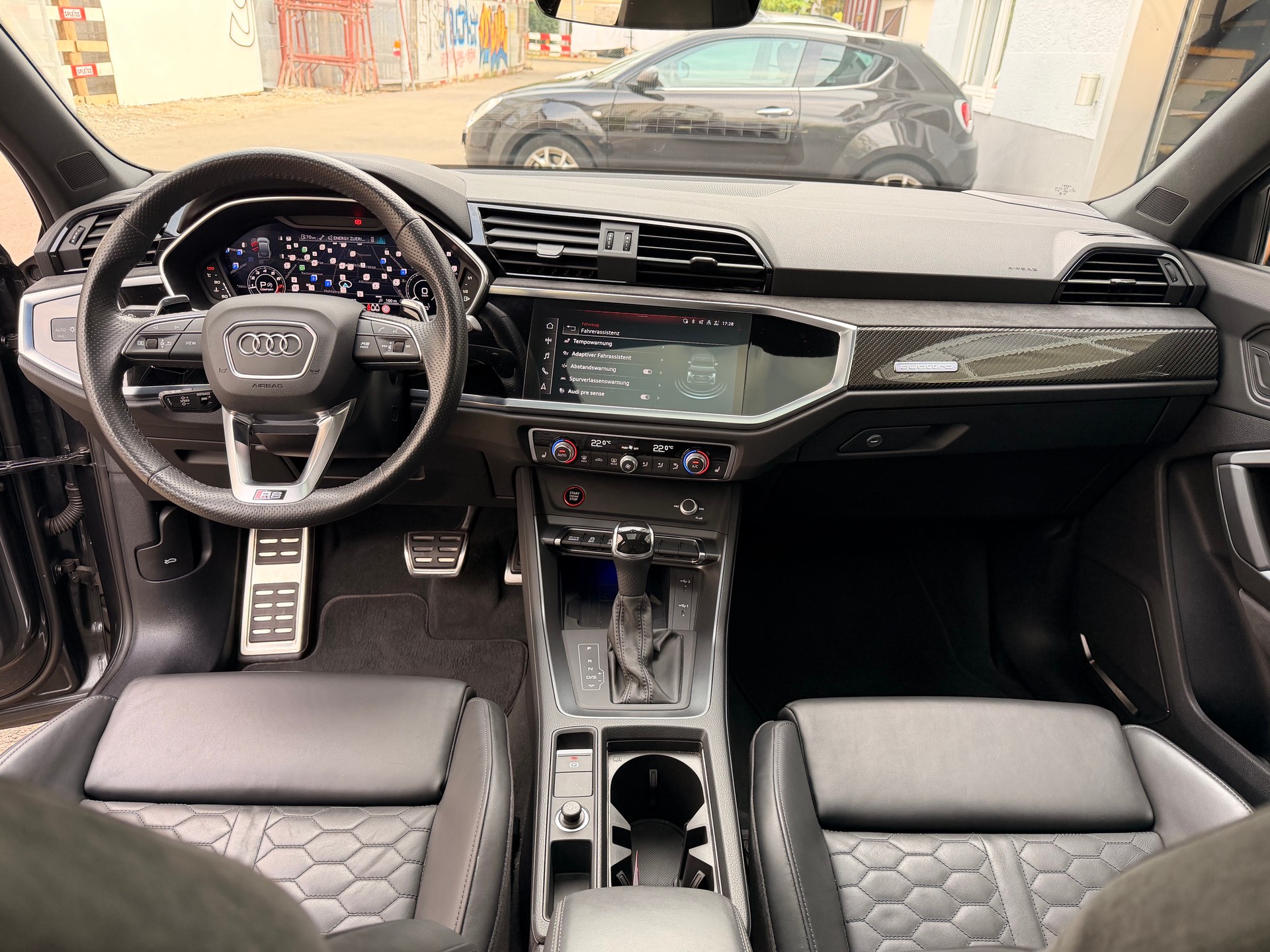 AUDI RS Q3 Sportback quattro S tronic-image-14