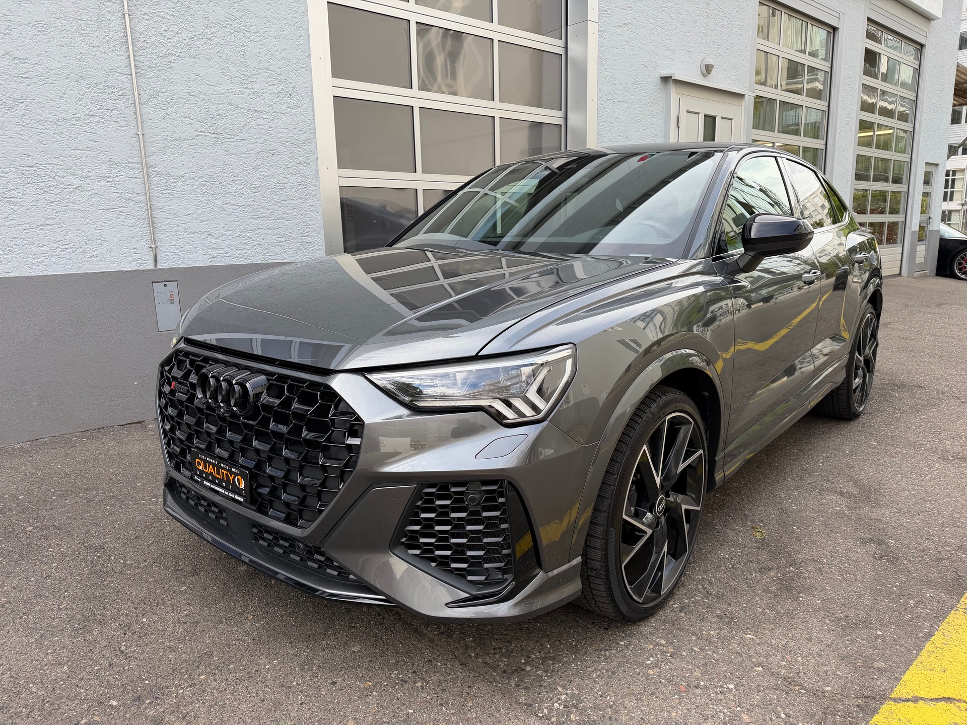 AUDI RS Q3 Sportback quattro S tronic-image-2
